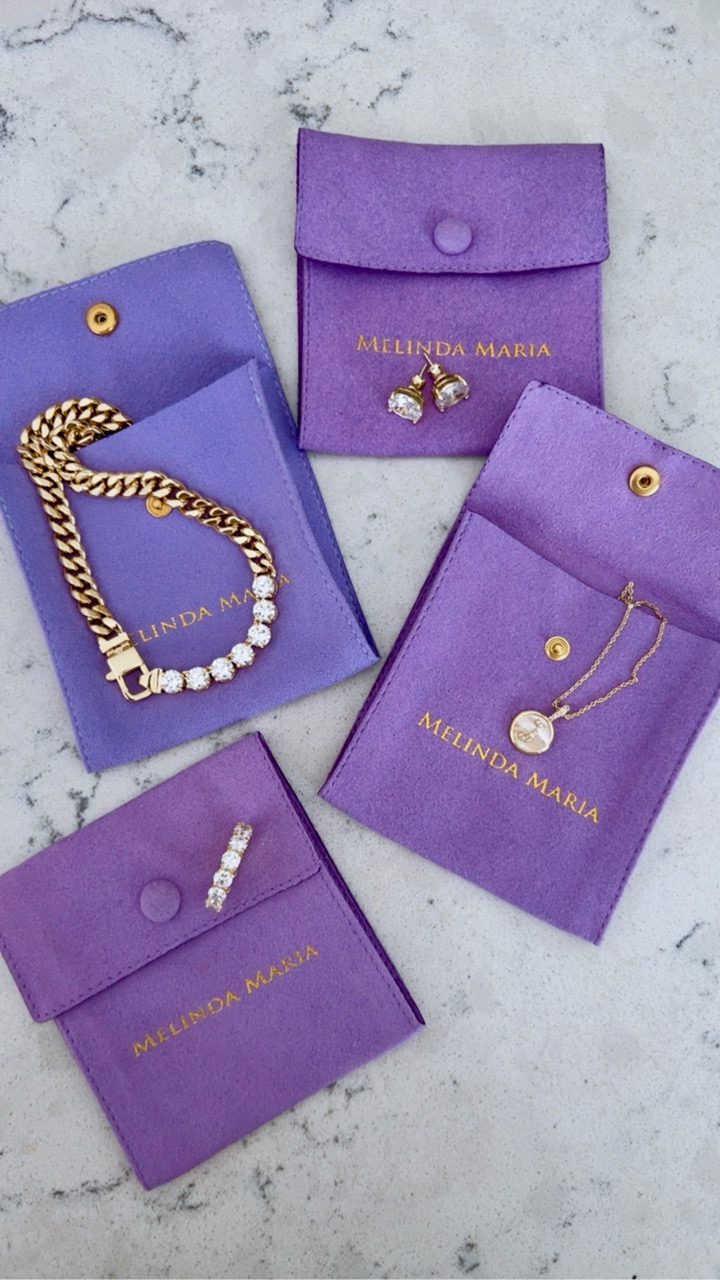 ✨ Timeless & classic ✨
Just unboxed the prettiest new pieces from Melinda Maria and I’m obsessed. 🖤 These are the kind of staples you’ll keep reaching for—elevated, chic, and so versatile.

Which piece is your fave: the pendant, the hoops, or the studs? 👇

🛒 Linking everything for you so you can shop these luxe-for-less gems too!

#MelindaMaria #AffordableLuxe #EverydayStyle #MidsizeStyle #AgelessStyle

#LTKMidsize #LTKFindsUnder100 #LTKStyleTip