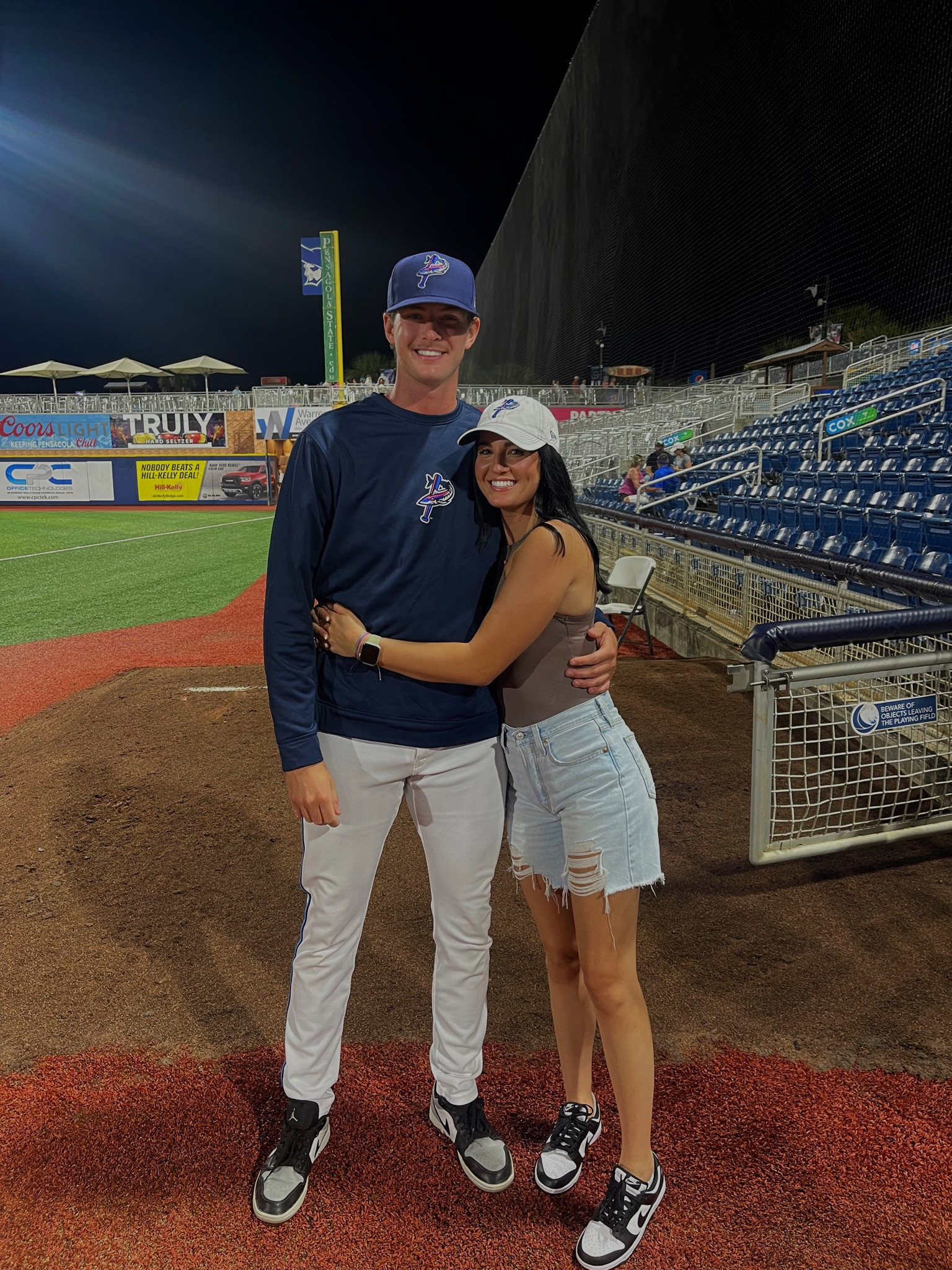 home opener fit ⚾️🩵 
Top: Small 
Shorts: 25
Shoes: panda dunks low size 8 