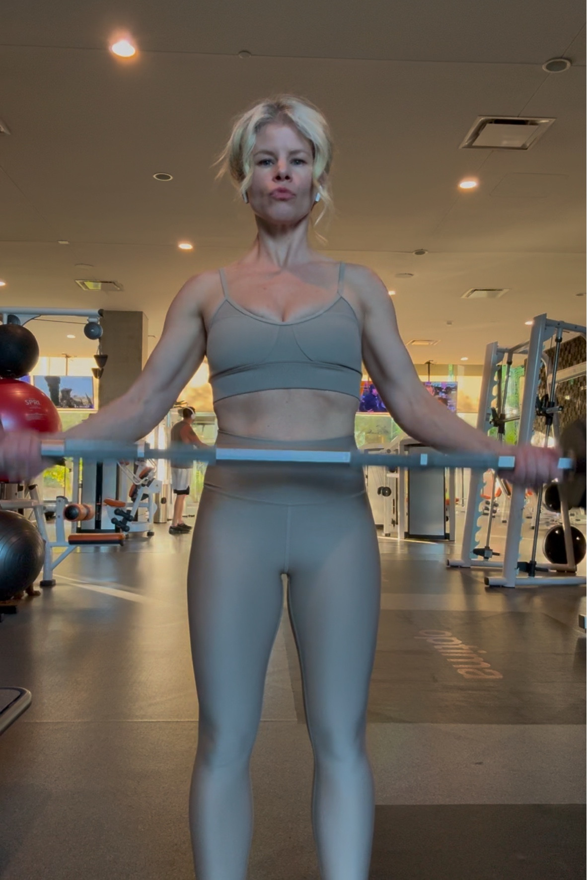 Save 30% on my outfit🏃🏼‍♀️

#LTKFitness #LTKSaleAlert #LTKOver40