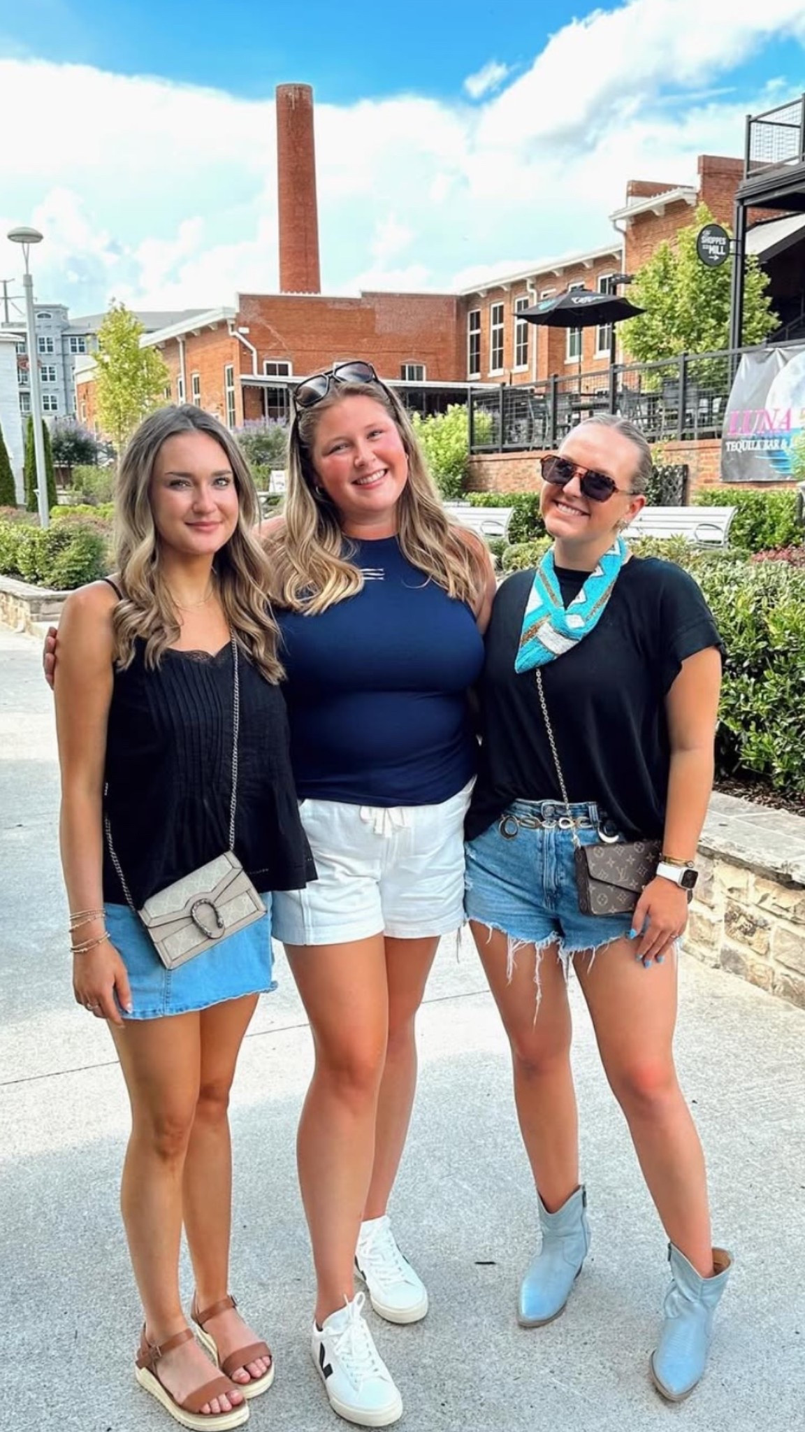 Friends outfits 💌

#LTKTravel #LTKSeasonal #LTKStyleTip