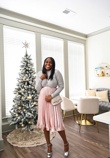 If you’re doing any Christmas shopping then this Christmas tree should be at the top of your list! It gives all the holiday vibes needed and is less than $100! 

#LTKunder100 #LTKHoliday #LTKhome