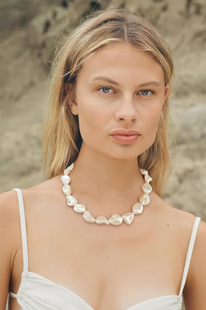 LILIE&WHITE Shell Necklace For Women White Chunky Shell Gemstone Necklace Colorful Summer Beach N... | Amazon (US)