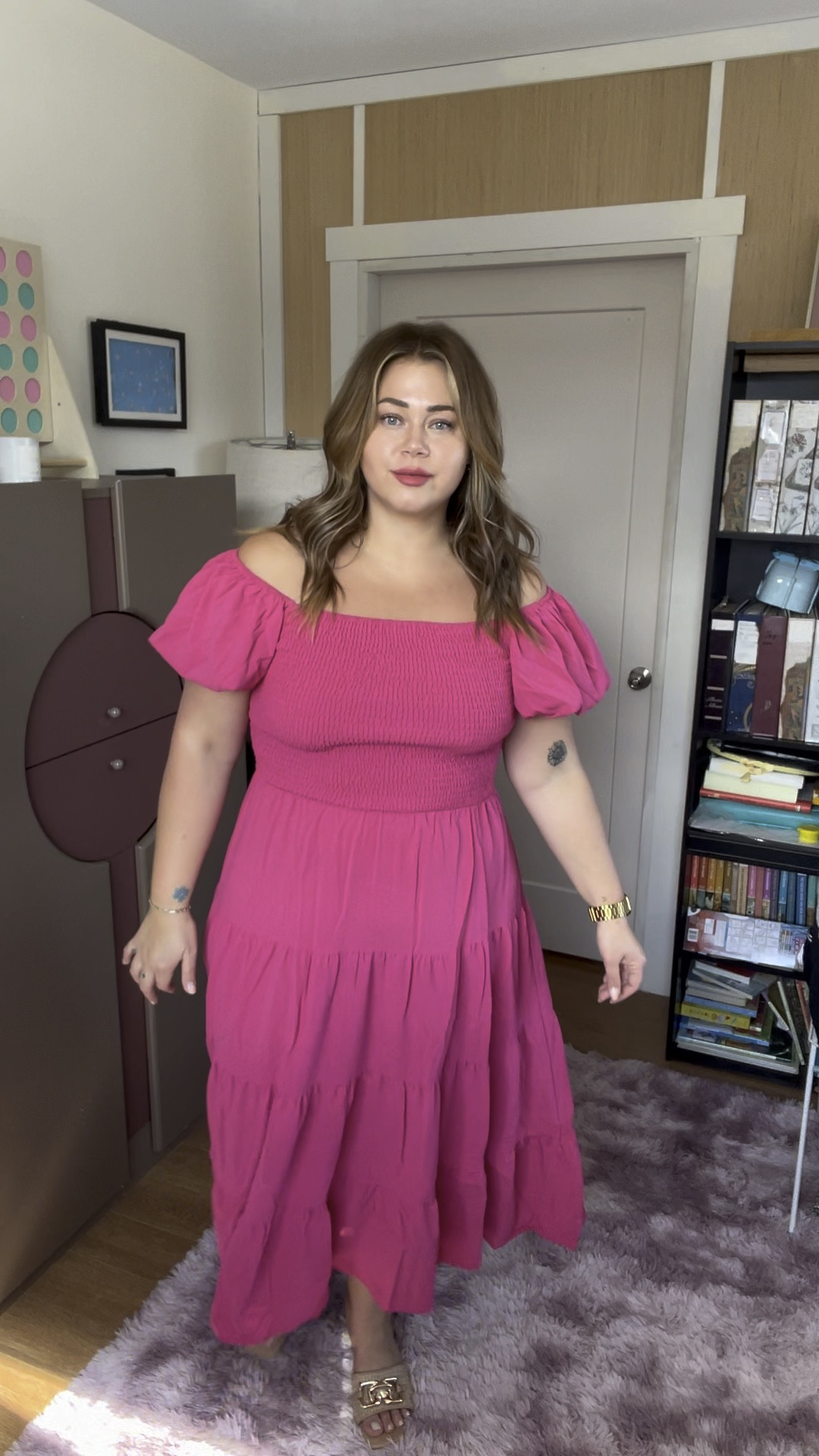 Amazon Abercrombie Dupe! In 21 colours! 
🌺🌼🪻☂️🫐🎱🧿🔮🥝💥🦔🍄‍🟫🍉🛍️

Okay I hate to use the word flattering, but this dress is FLATTERING! 

I’m wearing a size XL, and it’s a perfect fit!

The fabric is super lightweight and will be great for Spring and Summer. 

Comes in sizes XS-XXL and in 21 colours and patterns. 

This the perfect throw on dress for the summer and could work for most occasions.
#Abercrombiedupe #weddingguest #amazonfinds #springdress #summerdress

#LTKwedding #LTKVideo #LTKfindsunder100