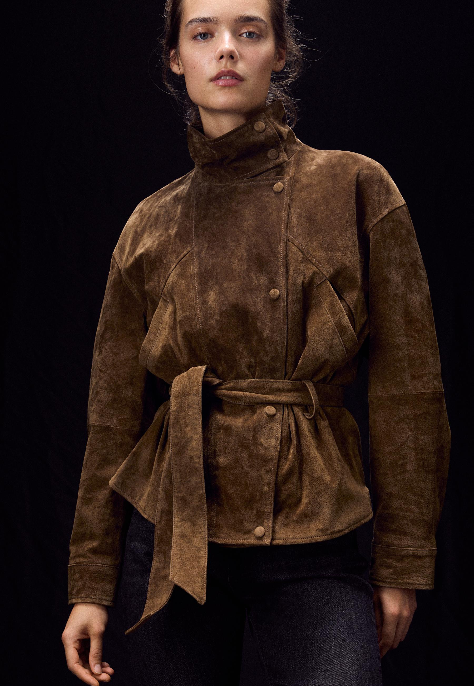 Trench 100% piel cinturón cuello alto | Stradivarius ES
