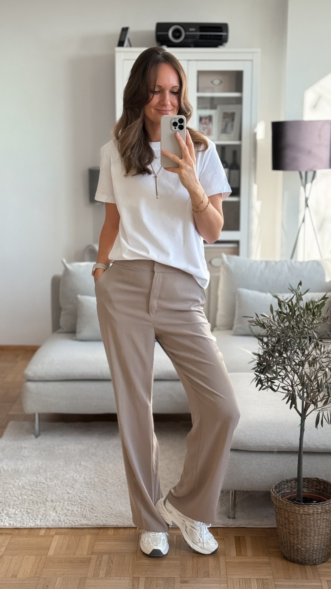 Basic Spring Outfit von H&M mit den beliebten weißen Sneakern.

#LTKdeutschland #LTKFashionMonth #LTKspring