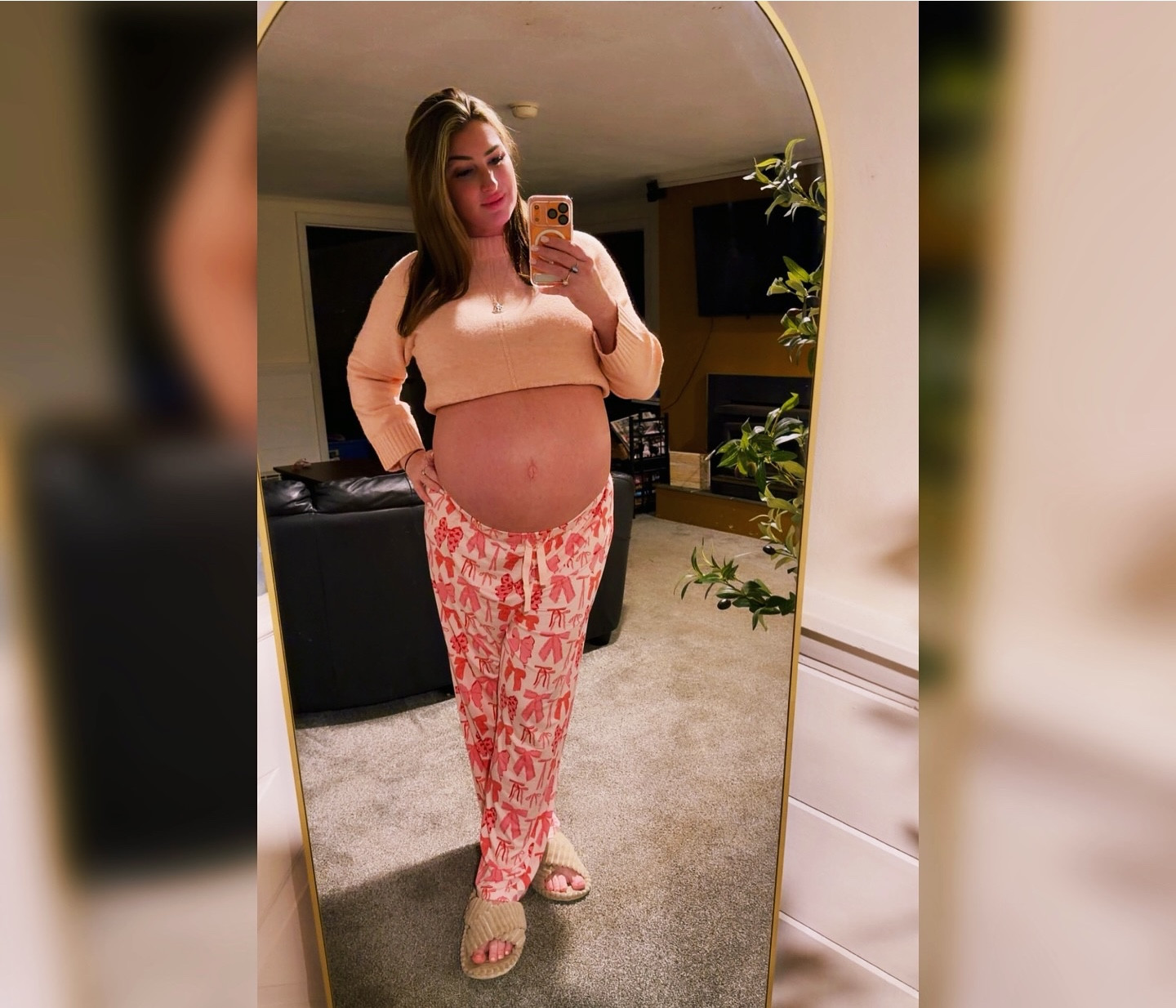 Soft sweaters, baby kicks, and the calm before the milestone 🤍 

#surrogacyjourney #surrogate #surrogacy #gestationalsurrogate #pregnant #pregnancy #thirdtrimesterfeels #thirdtrimester #39weeks #39weekspregnant