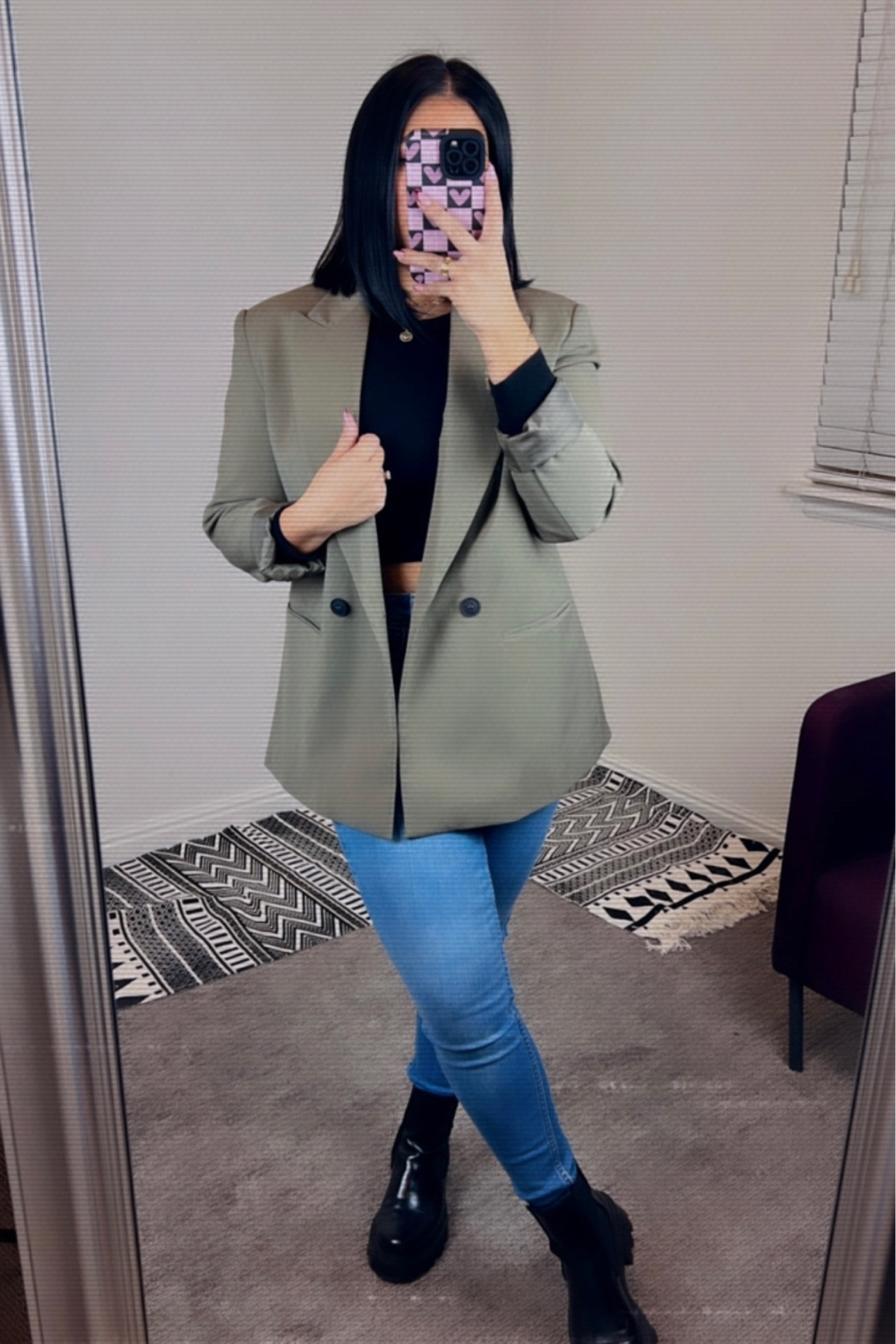 I couldn’t find the exact link for the blazer or boots but I tried other cute alternatives 