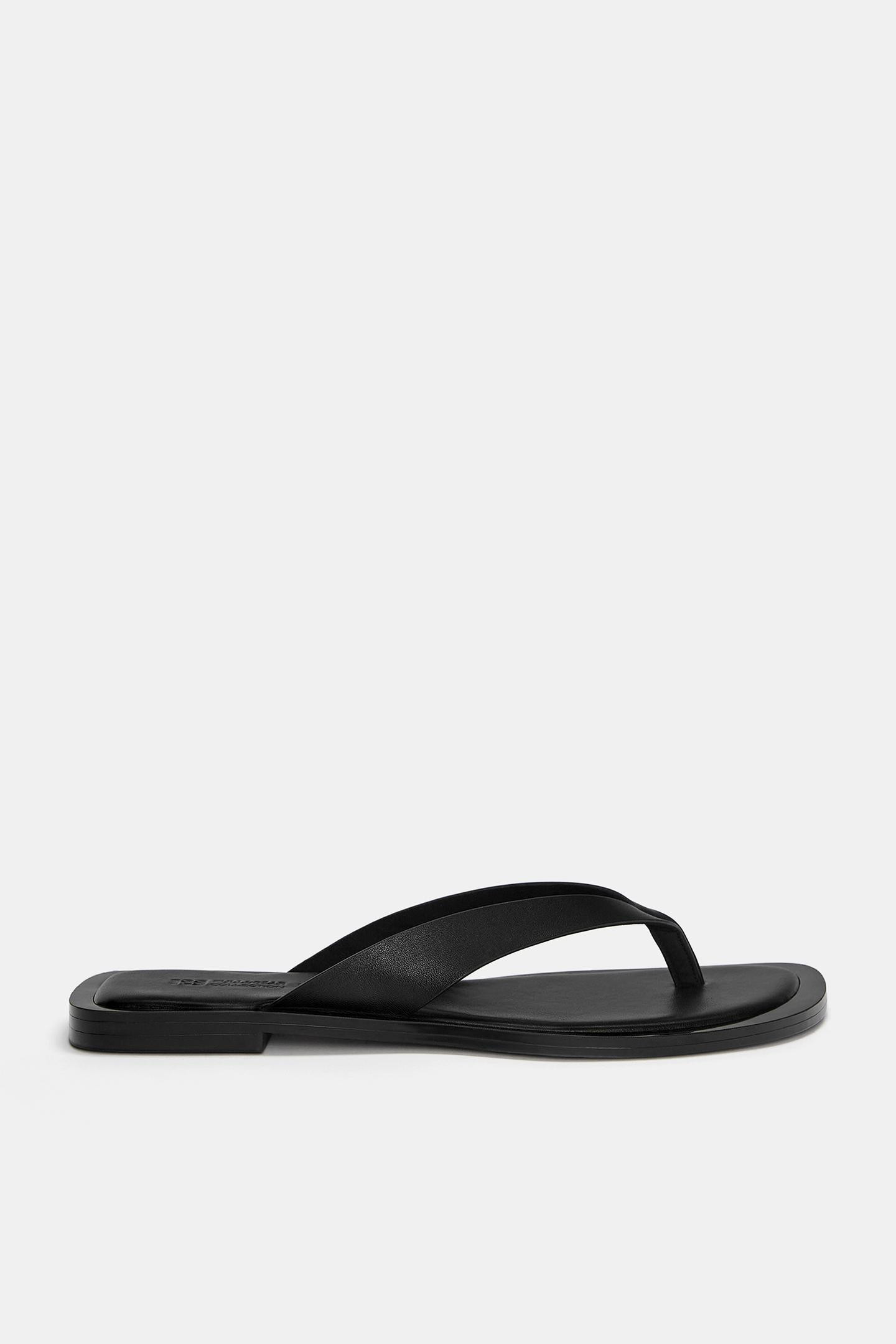 Flache Sandalen aus Leder | PULL and BEAR DE