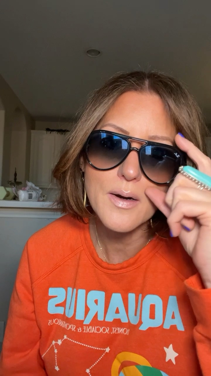 Ray-Ban aviators  

#LTKstyletip #LTKover40 #LTKtravel