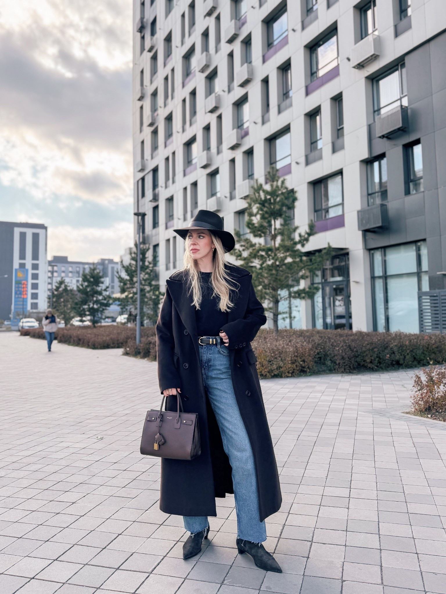 Dark brown wool coat, fall outfit with dark brown coat, brown wool hat, Zara straight leg jeans, suede Chelsea boots

#LTKShoeCrush #LTKOver40 #LTKSeasonal
