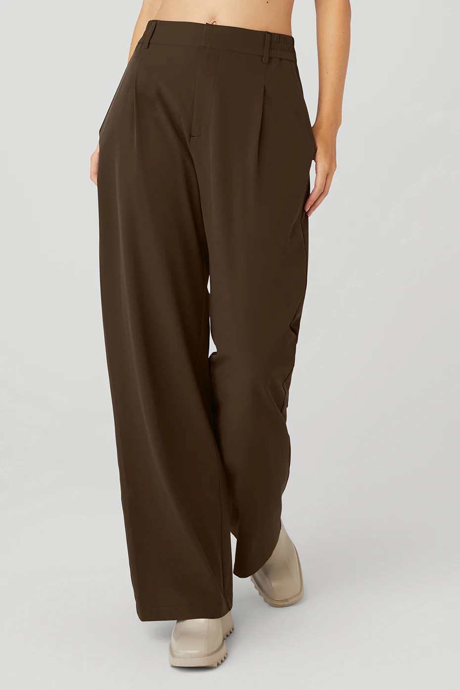 Alo YogaÂ® | High-Waist Pursuit Trouser in Espresso Brown, Size: Large | Alo Yoga (US)