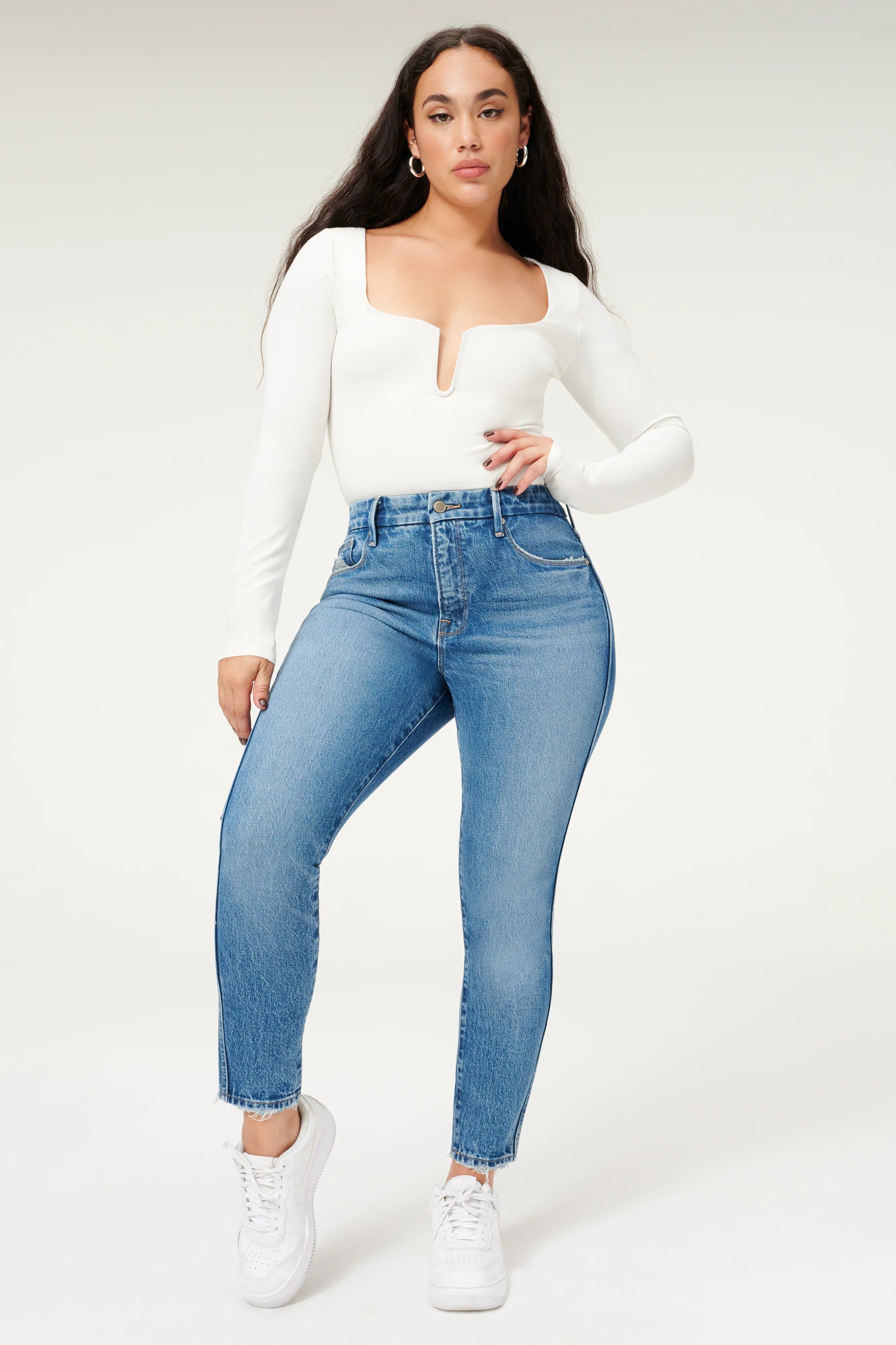 GOOD CURVE SKINNY NATURAL FRAY | BLUE860 | Good American