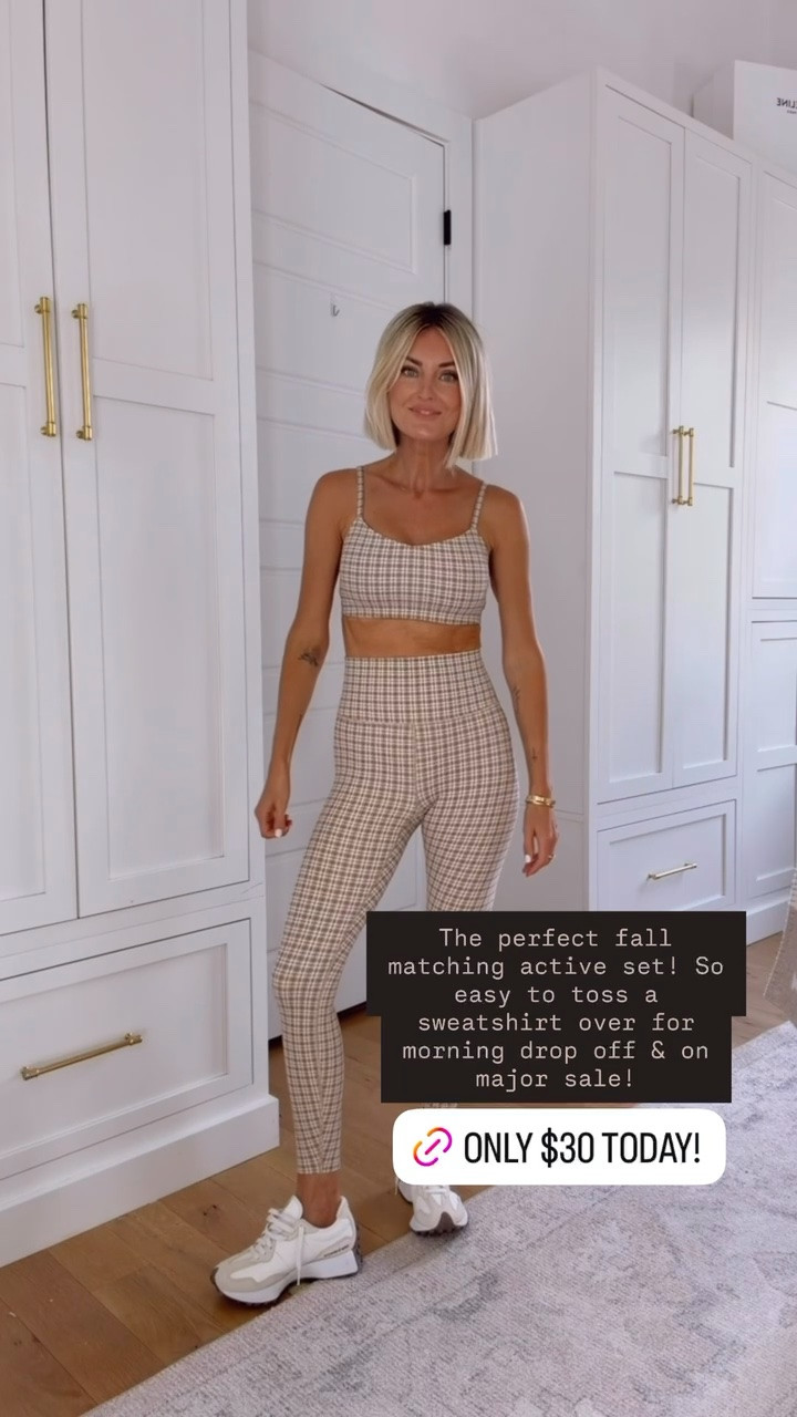 The most adorable matching set workout look! Love the neutral gingham for fall! Currently on sale right now! Wearing small

Loverly grey, Target sale, deal days, workout looks, active set gingham leggings