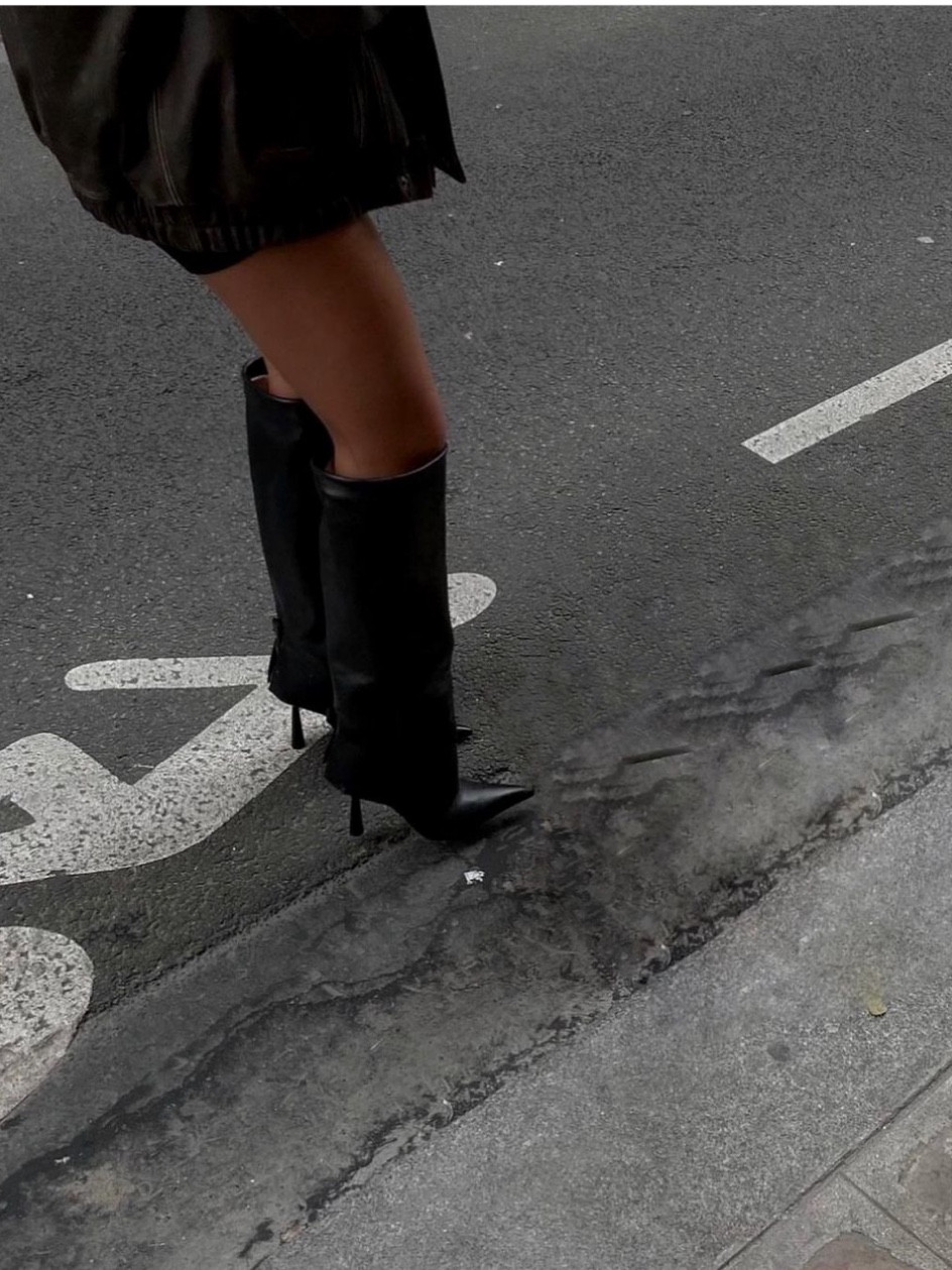 Omg these boots are on sale for 40% off! Run! 

#LTKsalealert #LTKshoecrush #LTKstyletip