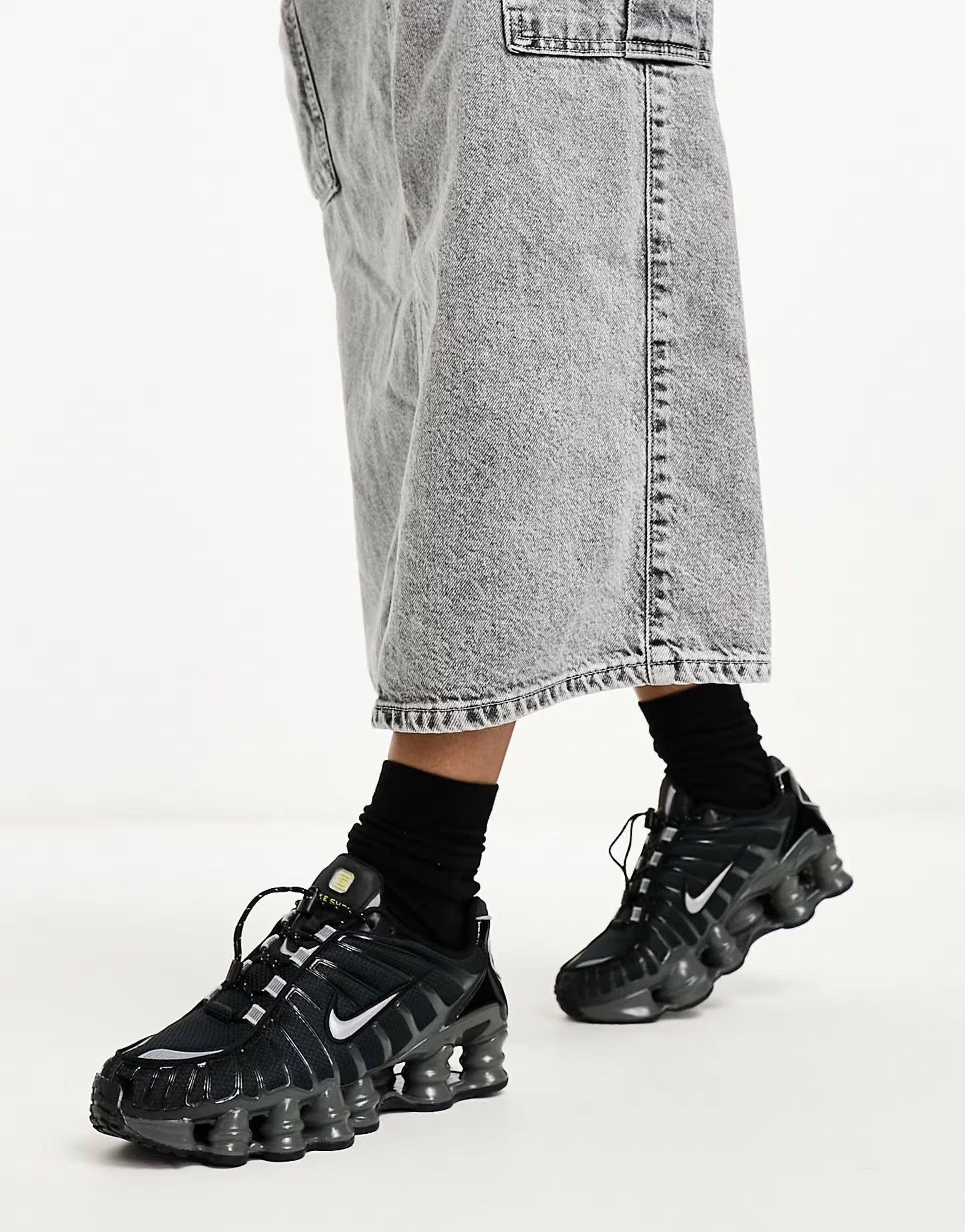 Nike Shox TL unisex trainers in black and silver | ASOS (Global)