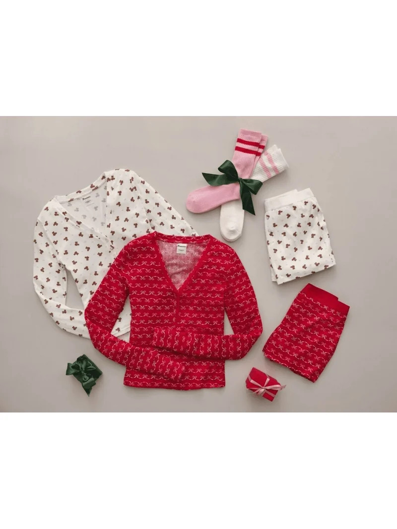 No Boundaries Giftable Henley Sleep Top and Shorts with Socks Set, 3-Piece, Women's - Walmart.com | Walmart (US)