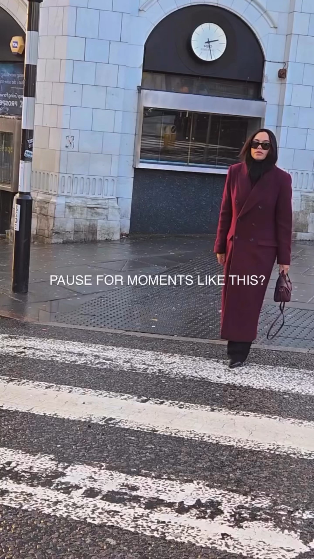 A moment suspended between rain and radiance. Fully wrapped, fully present, under the spell of the fleeting golden light✨

#GoldenHour #CityAesthetic #WinterStyle #Sade #KissOfLife #MainCharacterVibes #StreetStyle #wintersun