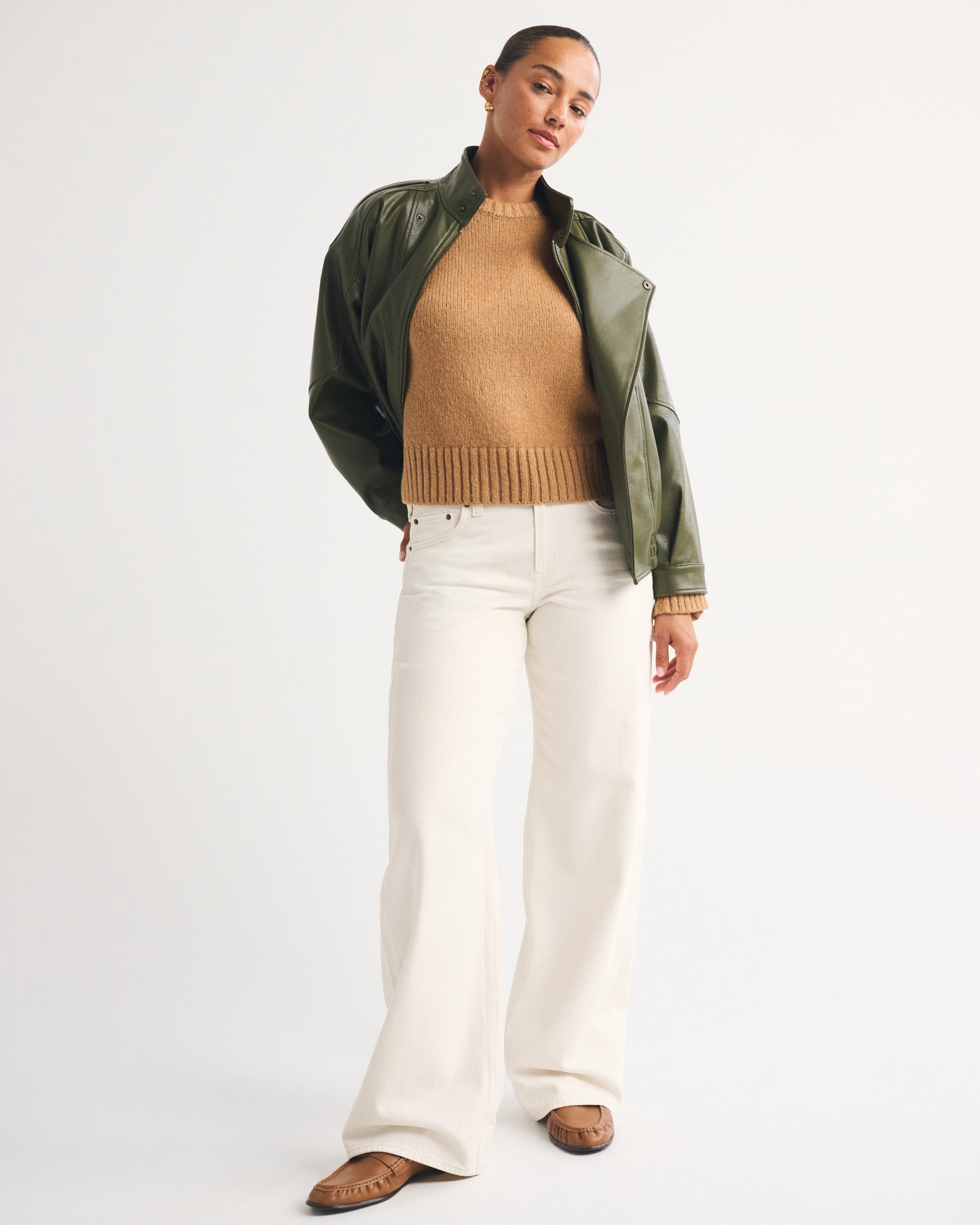 Curve Love Low Rise Ultra Loose Jean | Abercrombie & Fitch (UK & DE)