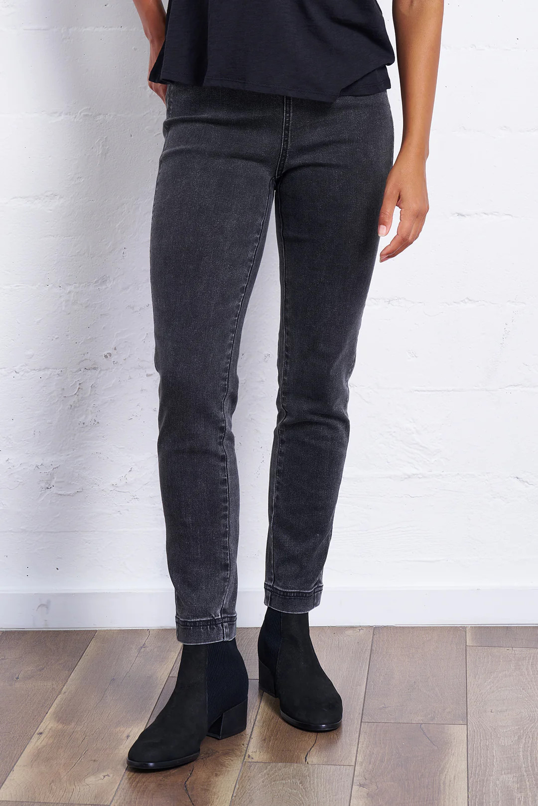 Flattering Pull-On Jeans | Slim Tapered Stretch Denim - Franne Golde | Franne Golde