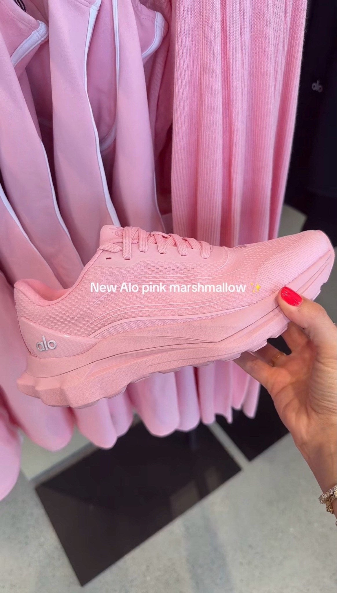 New pink alo sneakers 💗
