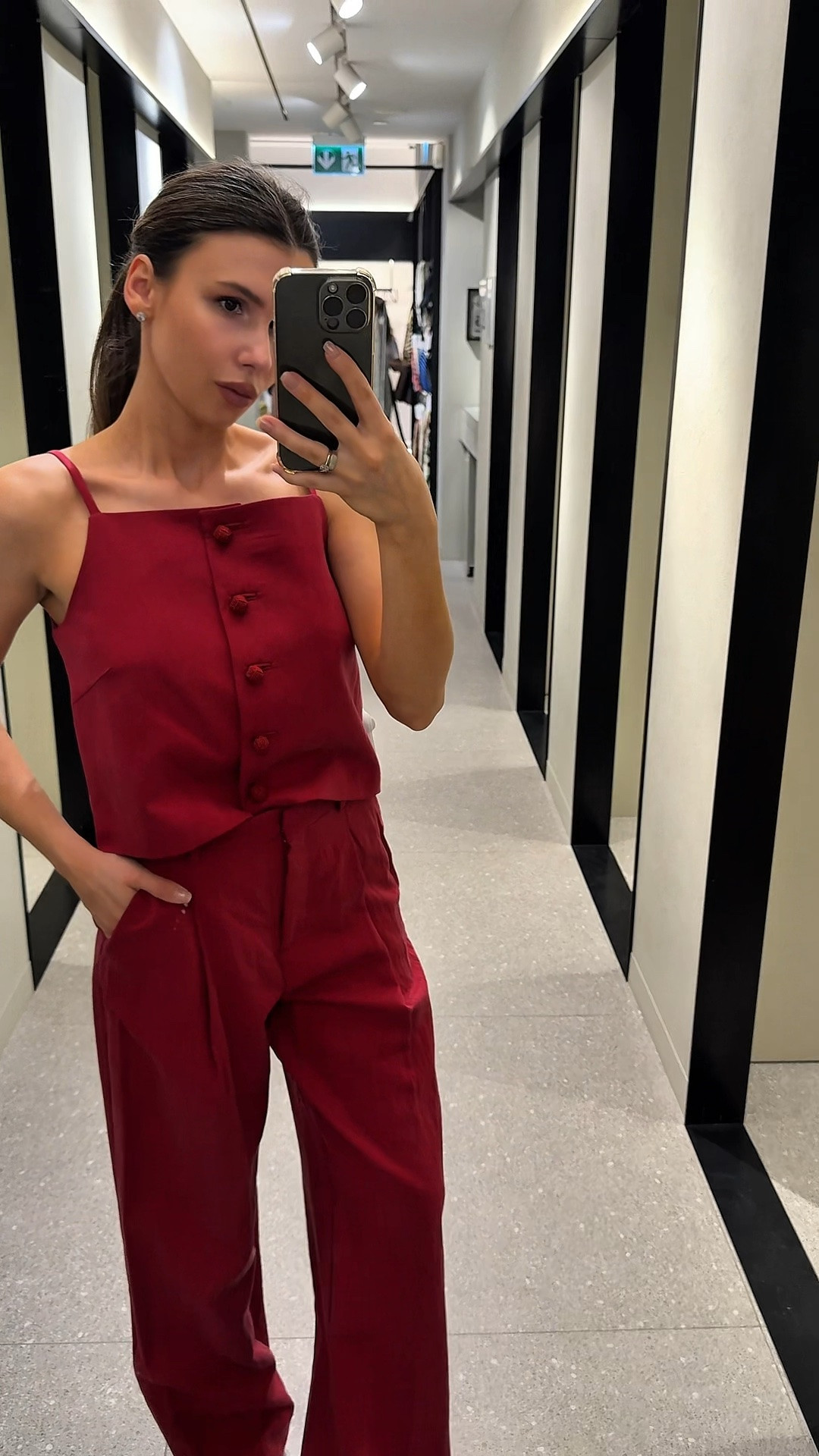 The perfect summer set in the prettiest cherry shade 🍷
The material is soft, breathable and feels amazing on the body.
My usual size is XS/S (34/36).
Wearing size 36 in both pieces.
#LTKsummer #LTKstyle

#LTKootd