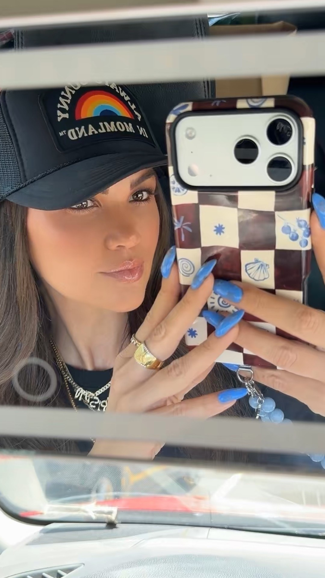Saturday Look
Hat: @mommdayofficial 
Rings: @shopalexandramadison @madebymary 
Phone Case & Strap: @thedairy 
Name Necklace: @baublebar 



#LTKootd