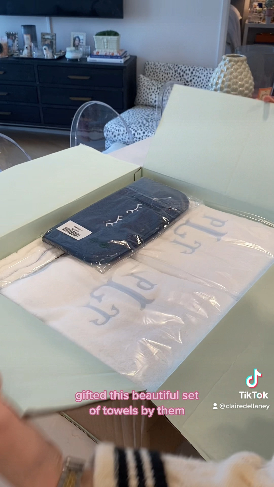 The most precious towels! 🤍

#bathroomdecor #bathroominspo #weezietowels #homedecor #towels #grandmillenial 

#LTKU #LTKhome #LTKFind