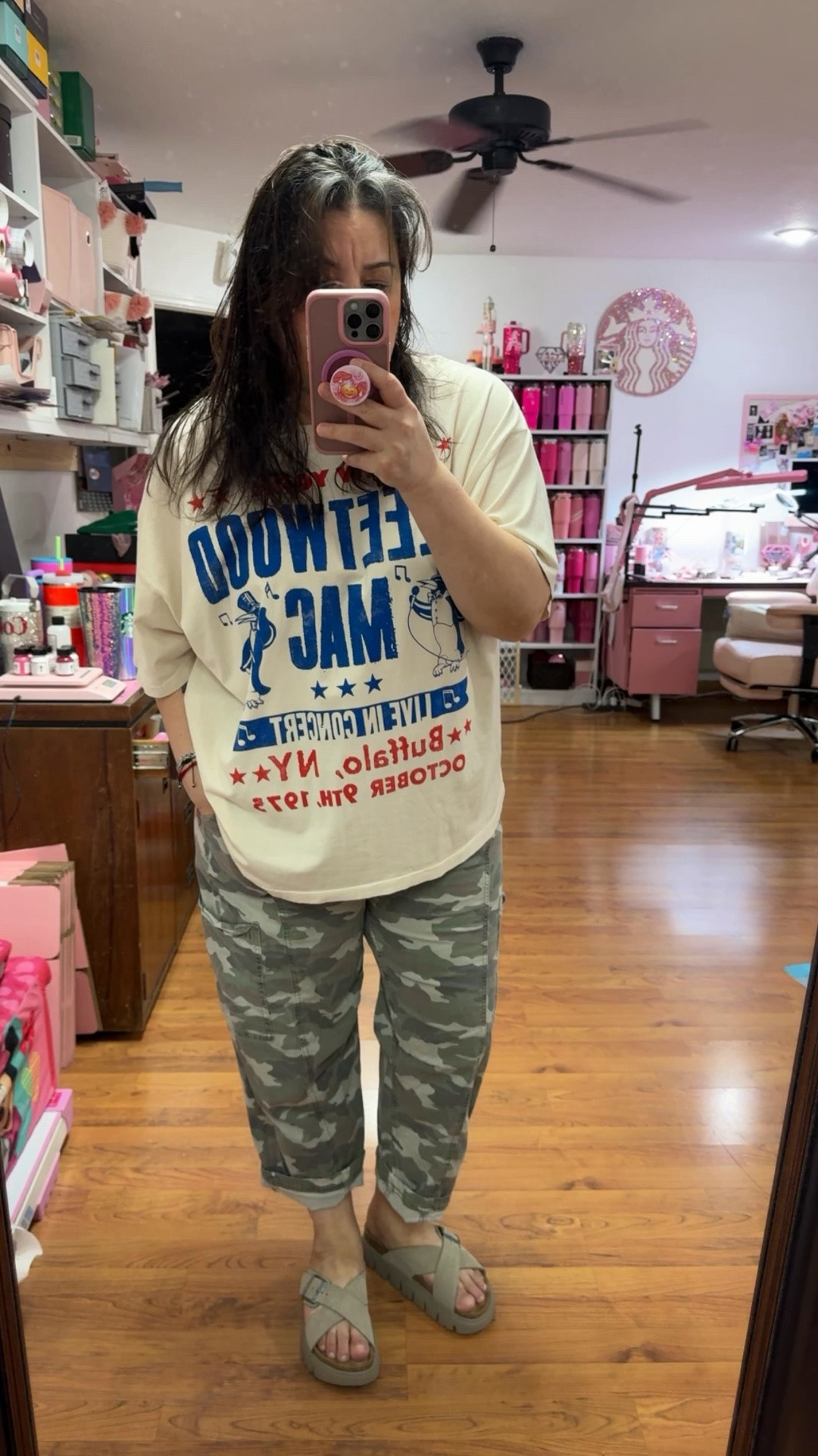 Hubbys off this weekend! So let’s match his shorts camouflage all day. These are last years American eagle barrel pants and I love them. These Birkenstock are amazing the Padillio chunky sienna of course adding my daydreamer OS is a must