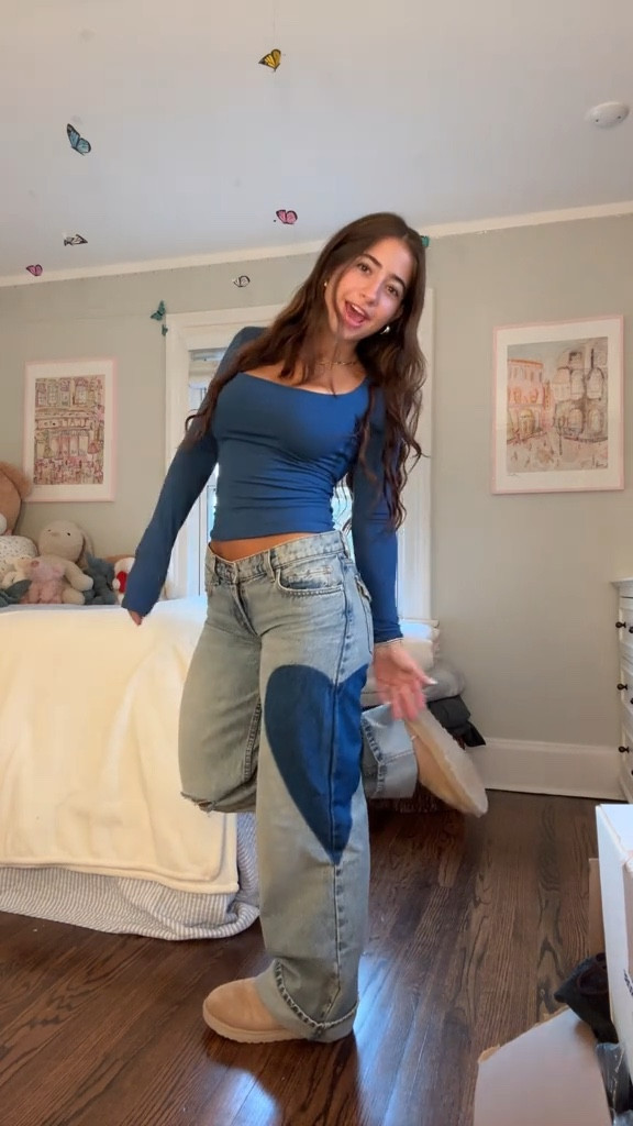 blue outfit for gymnastics meet day🤸‍♂️🤸‍♂️ obsessed with these jeans😚
top: xs 
jeans: 24

#LTKStyleTip #LTKVideo