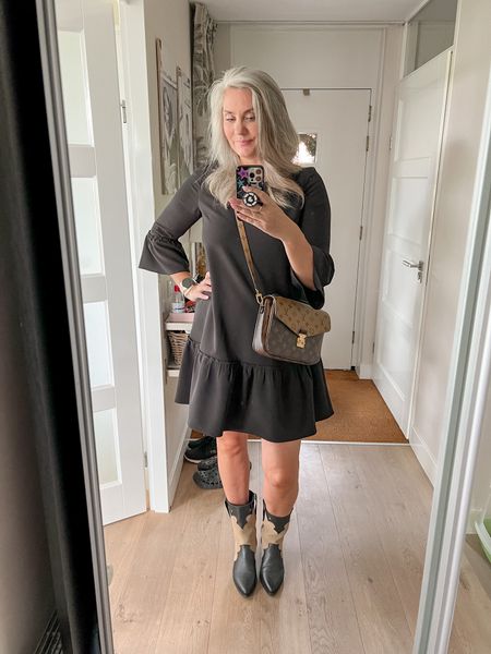 Outfits of the week. A black A-line dress from Dutch brand LaDress which I had for years and years. Paired with Marant lookalike boots from Sacha and a Louis Vuitton Pochette Métis reverse bag. 

Little black dress, lbd, Vuitton, it-bag, marant style. 



#LTKeurope #LTKcurves #LTKstyletip