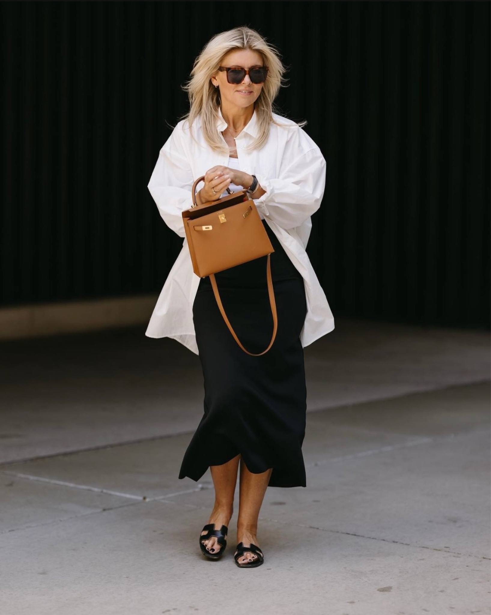 Trend-alert: oversized blouses. This is nice to style with skinny jeans or a skirt. 

#LTKFind #LTKfit #LTKstyletip