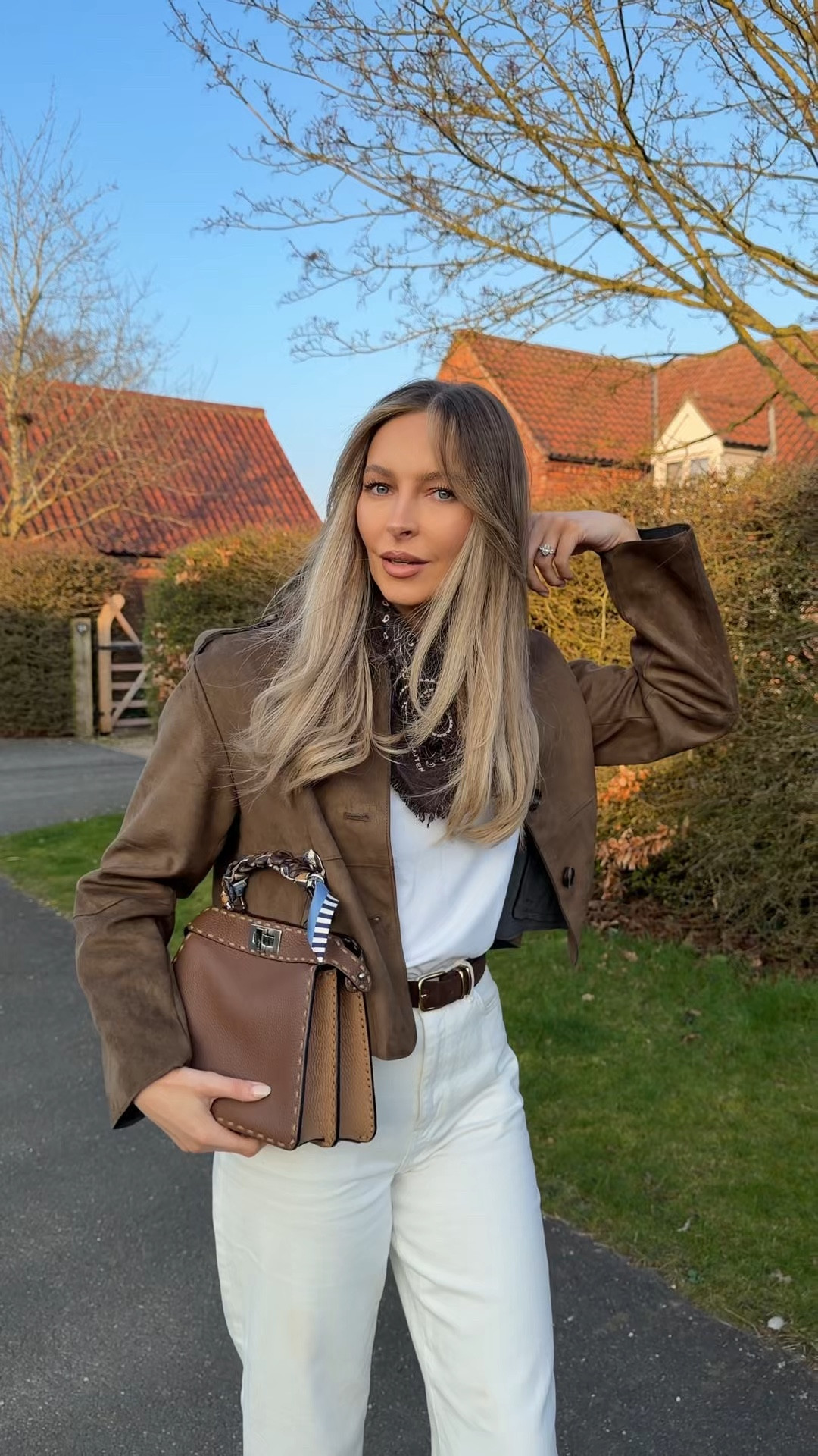 Unable to link the scarf & bag on LTK sorry! 