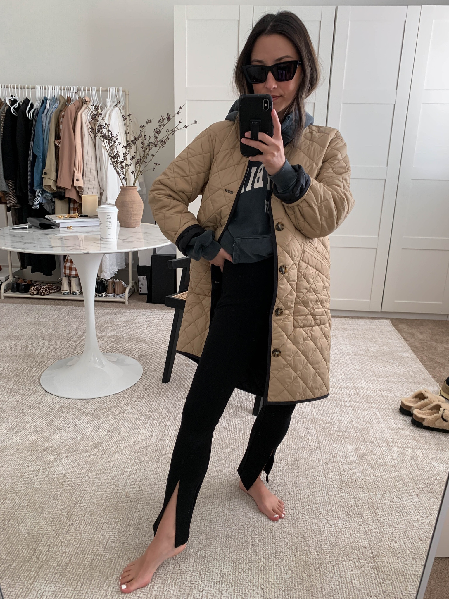 J.crew reversible liner jacket. Wearing the xs. Fits oversized. 

Jacket - j.crew xs
Hoodie - Anine Bing xxs
Leggings - Gap petite xs
Sunglasses - YSL