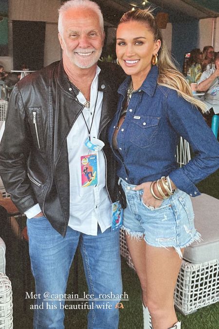 Having a denim moment in Florida 🌴 

denim l denim shorts l blue outfit l country concertt