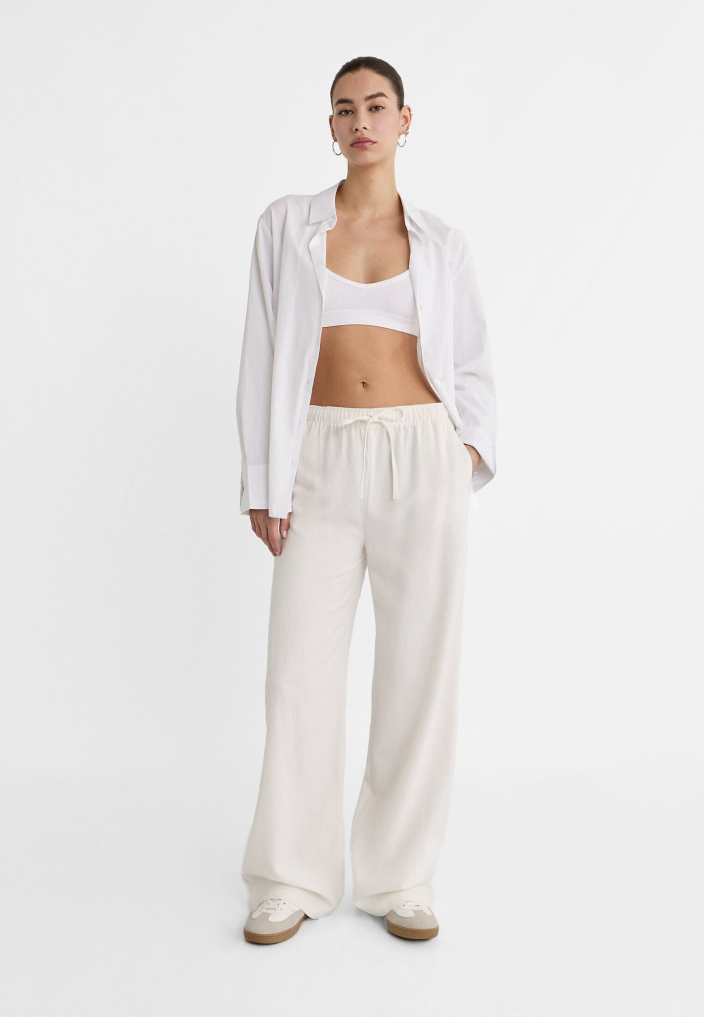 Loose-fitting linen blend trousers - Women's Trousers | Stradivarius United Kingdom | Stradivarius (UK)