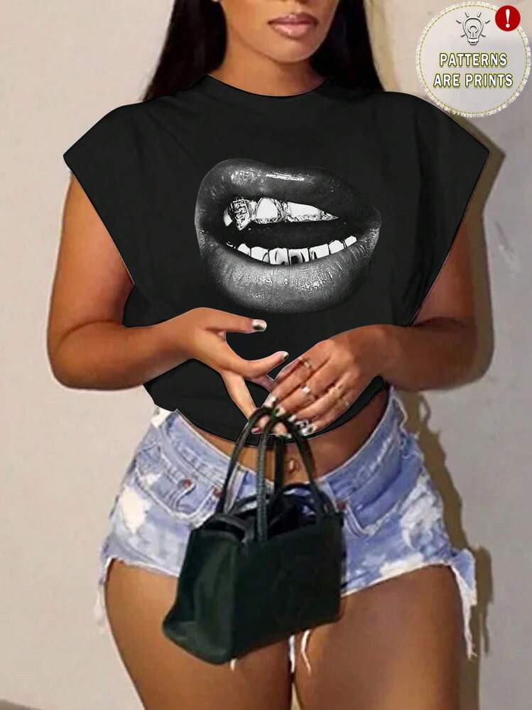 SHEIN Slayr Plus Size Casual Minimalist Mouth Graphic Round Neck T-Shirt, Suitable For Summer Suitable For Going Out | SHEIN
