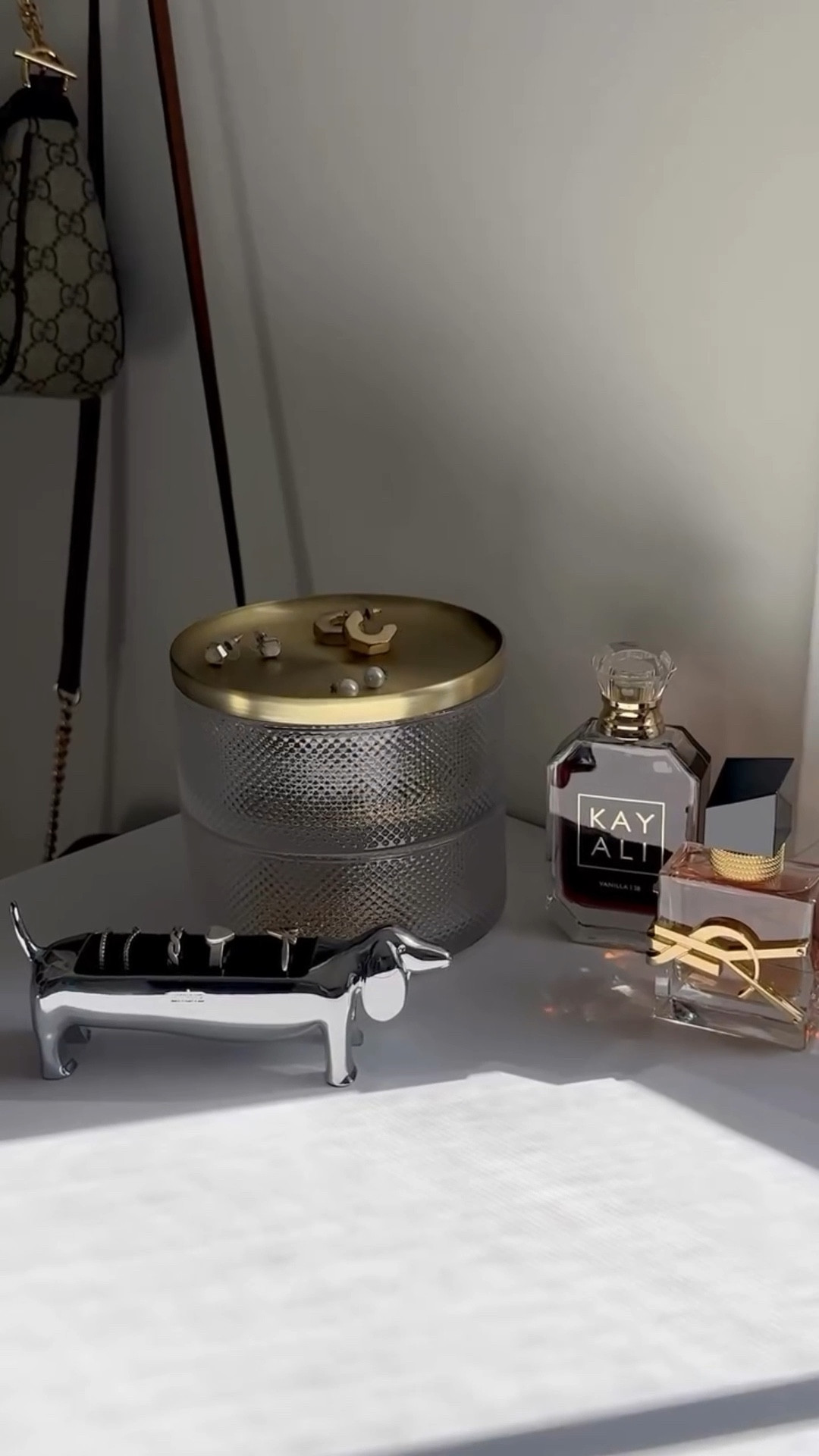 obsessing over this dachsie ring holder from @umbra_design 
#gifted #umbra #jewelryorganizer #jewelrytour #roomdecor #giftideas #giftguides #trending #yslbeauty #kayali #pandorajewelry #gucci #jamesavery #kendrascott