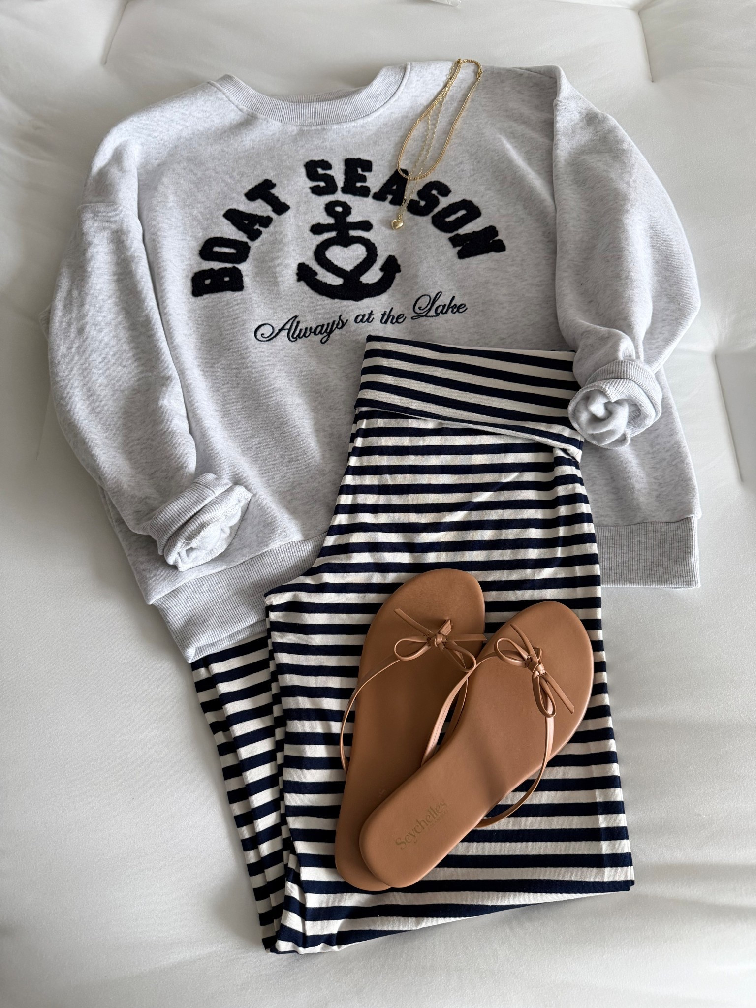 Cute comfy outfit
Size small
Bow sandals tts
Spring outfit
Vacation 
Resort 