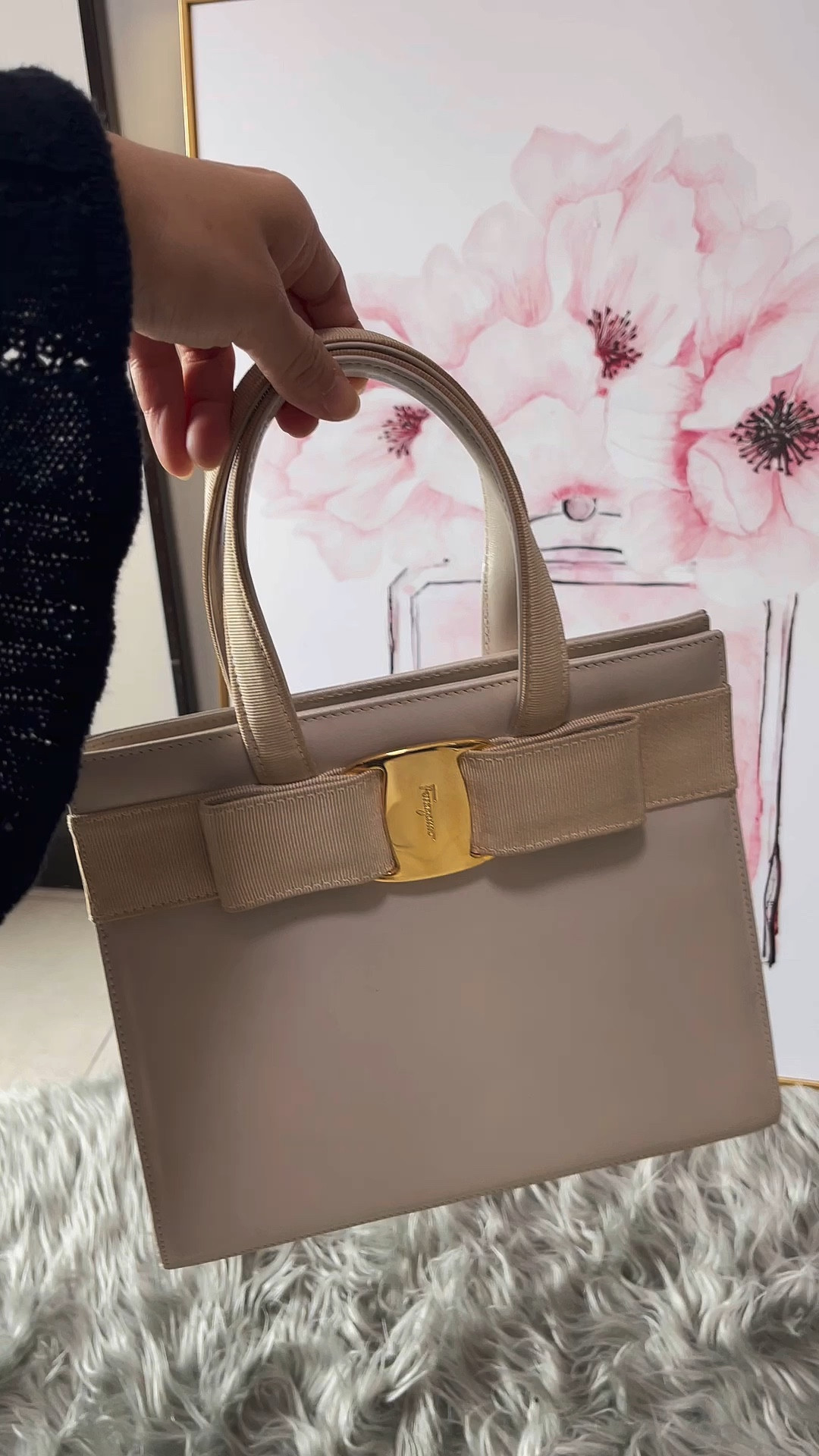 My recent bag baby: Salvatore Ferragamo Vara hand bag ❤️

There are 3 reasons why I love spoiling myself with a vintage bag from time to time.

1) A SMART, SUSTAINABLE WAY to indulge in luxury shopping ❤️

I bought this babe online and it is such a great value of money - especially for the classic version!

2) BETTER QUALITY  

Not all, but in some cases, a vintage option has better quality when compared ( Chanel is one of the examples)

3) It’s just ONE OF A KIND

Unlike the trendy bag, you rarely see other wearing your vintage bag on the street.

You just feel special ✨🥹

What are your thoughts on this vintage bag? Hope you ladies like it! Follow my LTK for more fashion info 💕


#LTKMostLoved #LTKAsia #LTKitbag