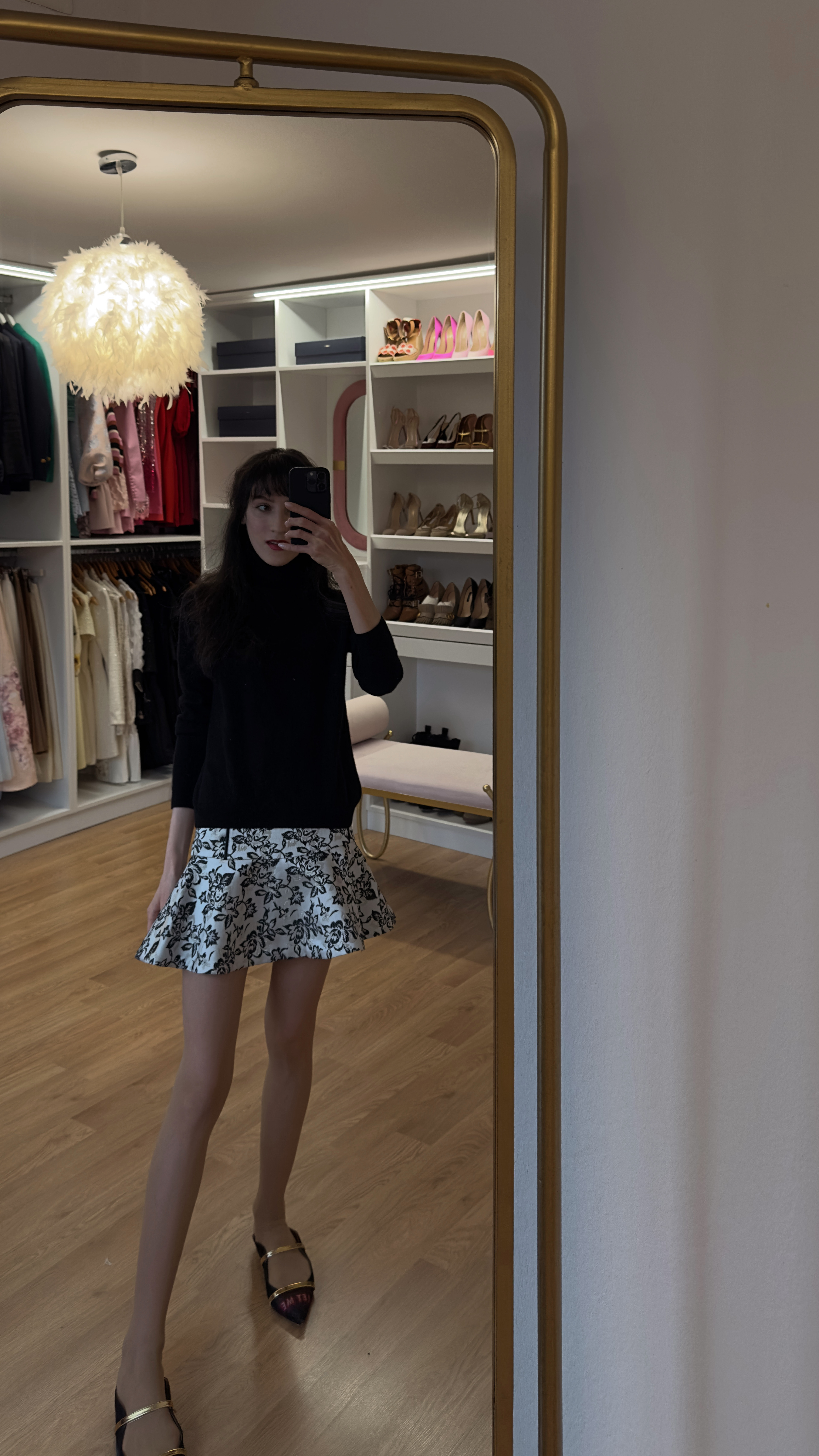 Everyday outfits, spring outfits 2026, daily looks, look simples, spring outfit, look casual, look basico, look casual femenino, spring capsule wardrobe, spring fits, New York spring outfits, black turtleneck, skater skirt, black and white outfit, pointy flat mules 

 #LTKgrwm #LTKootd #LTKstorytime