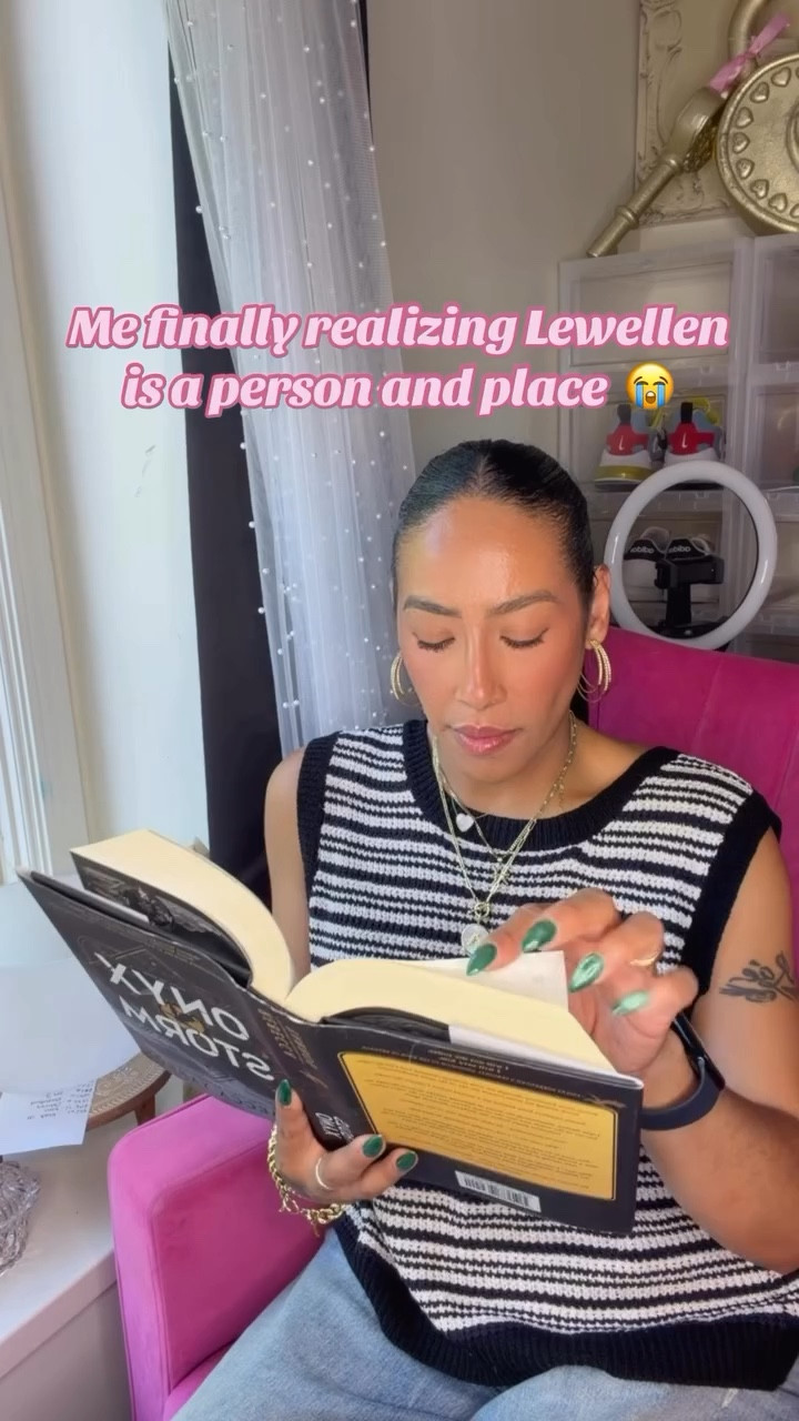 Please tell me I’m not the only one 😭 
#fourthwing #tairn #andrana #bookishhumor #bookishthoughts 
✨

fourth wing, fourth wing book, fourth wing rebecca yarros, rebecca yarros books, fourth wing review, fourth wing summary, fourth wing characters, violet sorrengail, xaden riorson, dragon riders, dragon rider romance, fantasy romance books, romantasy books, booktok fantasy, booktok recommendations, fantasy book series, empyrean series