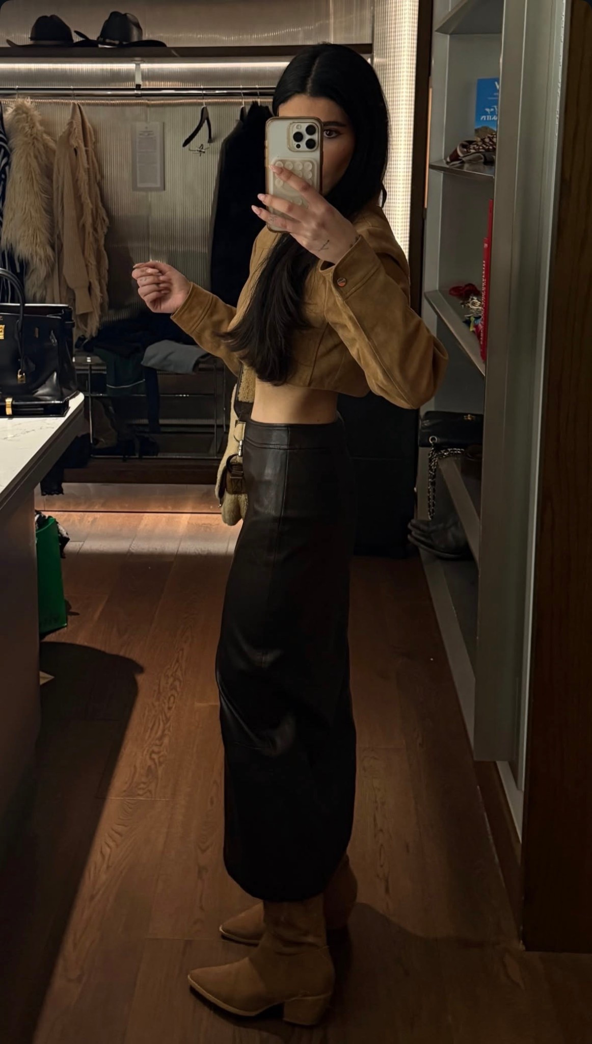 OOTN in Aspen

Cowgirl style, elevated western wear, outfit of the night, styling suede, styling faux leather 

#LTKootd #LTKdayinmylife #LTKgrwm