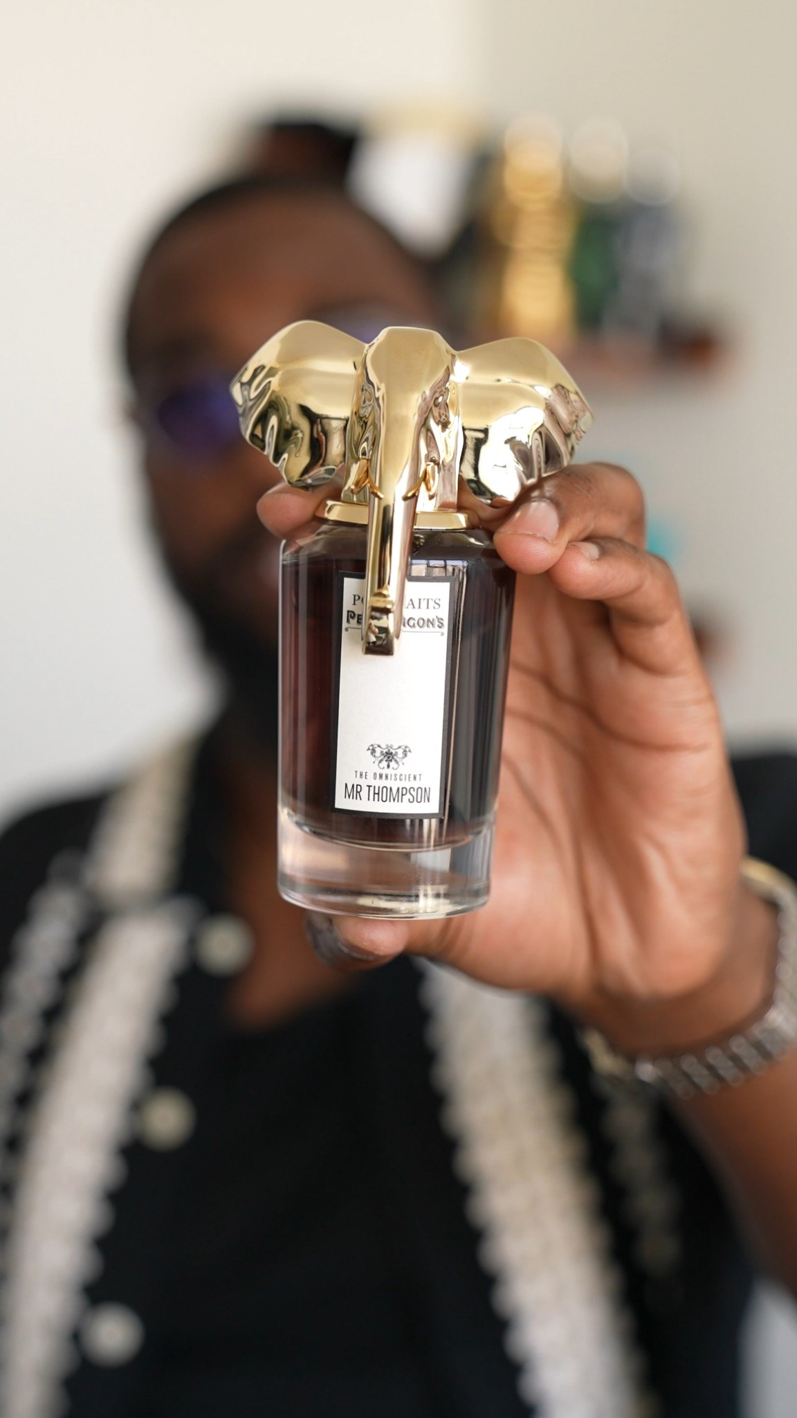 Penhaligon's The Omniscient Mister Thompson EDP. A fragrance that can be your signature scent worn day or night and for any occasion. 

Top notes: Lavendin, Pink Pepper, Elemi
Middle notes: Geranium, Black Pepper, Orris
Base notes: Vanilla, Sesame Seed, Oakwood


#LTKMens
