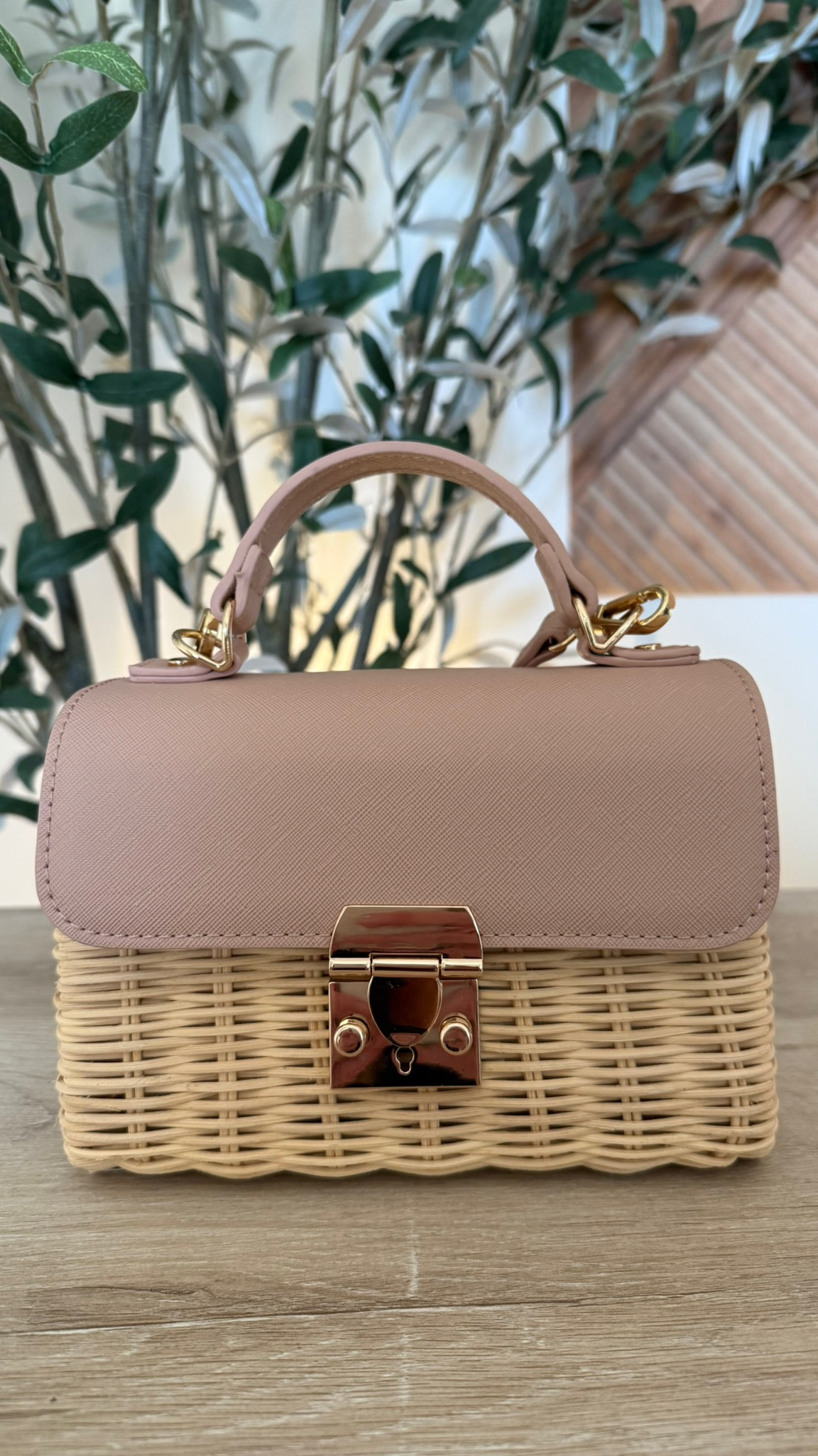 Elevate your vacation style with the Madison West straw handbag featuring a versatile cross body strap. Perfect for effortless summer and spring looks. #MadisonWest #StrawHandbag #VacationStyle #SpringFashion #SummerLook

#LTKFindsUnder50 #LTKItBag #LTKTravel