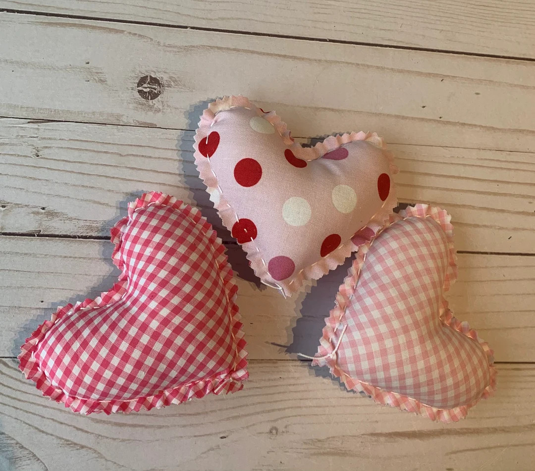 Farmhouse Style Fabric Hearts, Pink and White Hearts, Valentine Decor - Etsy | Etsy (US)