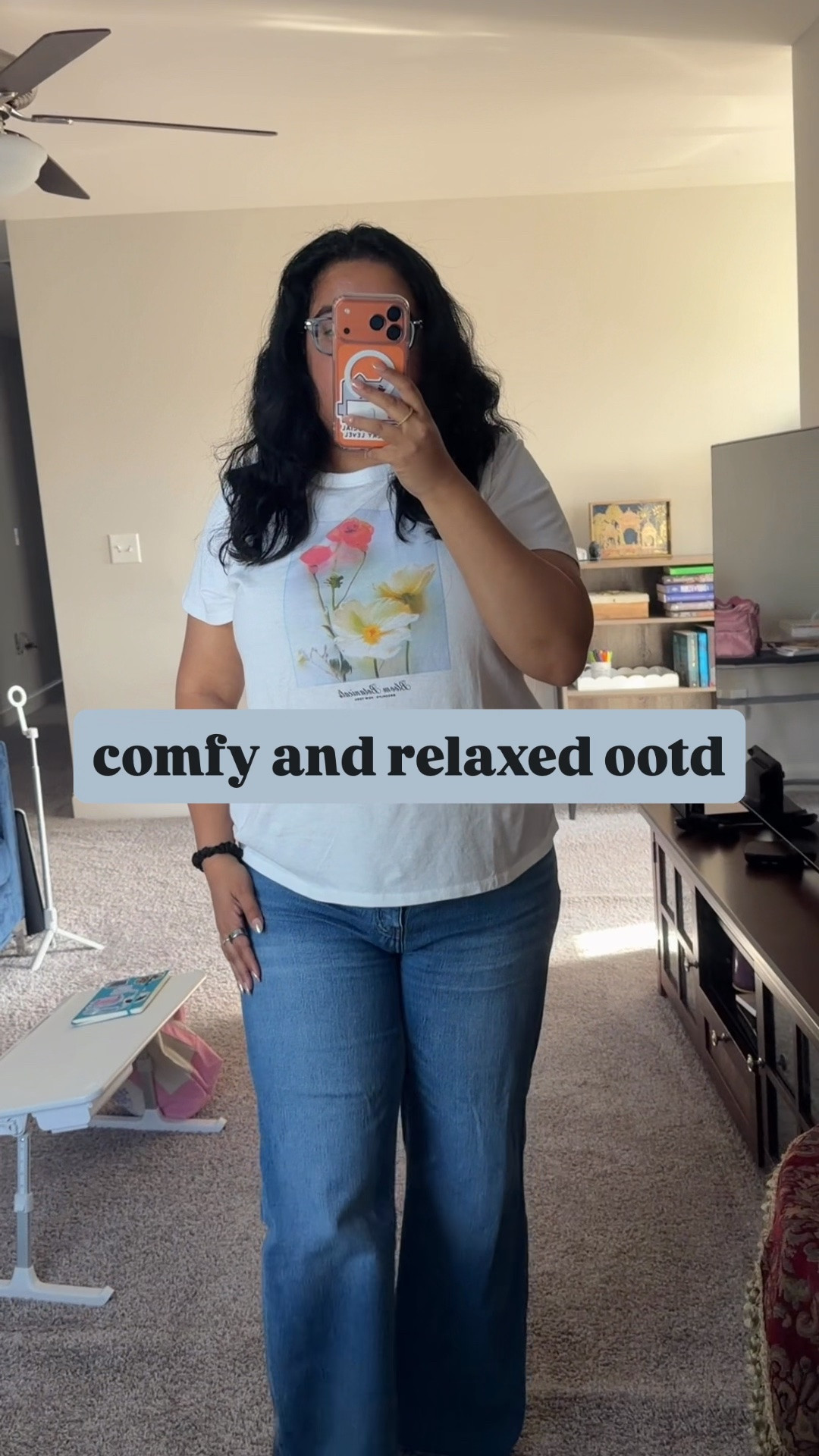 These jeans are so comfy and high quality for a fraction of the price compared to other jeans like this on the market! Paired these relaxed straight jeans with a graphic tee I recently got, and it’s still on sale! They have some other cute options too and this one is super comfortable and chic 🌺

#LTKgrwm #LTKootd #LTKMidsize