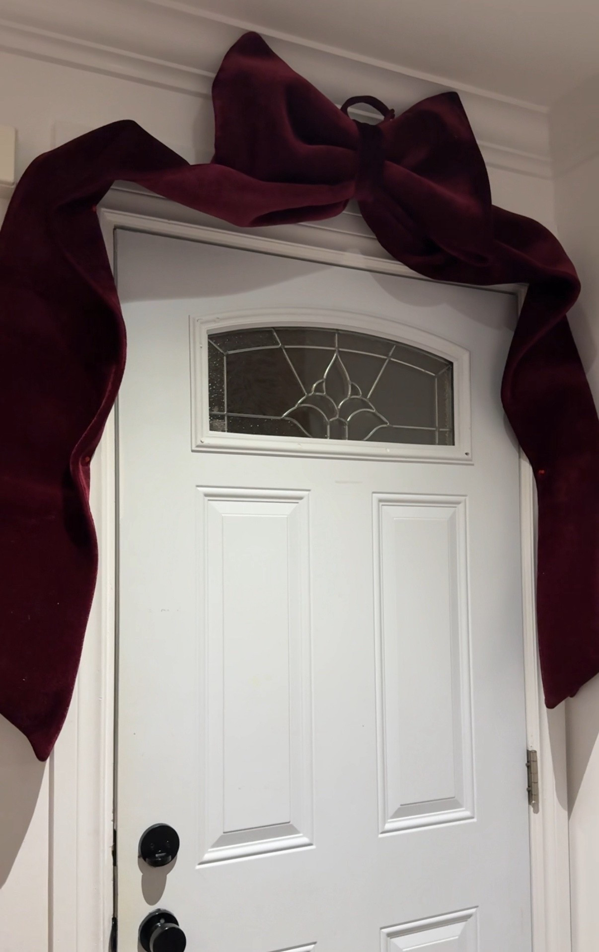 This giant bow 😍

#LTKwinter #LTKcanada