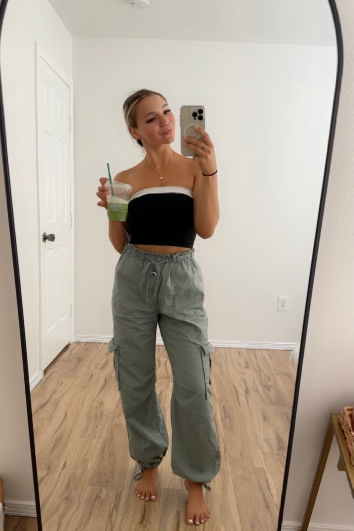 Fav cargos atm 
Pants: Wear a size small
Top: Wearing a size small 

#LTKSeasonal #LTKstyletip