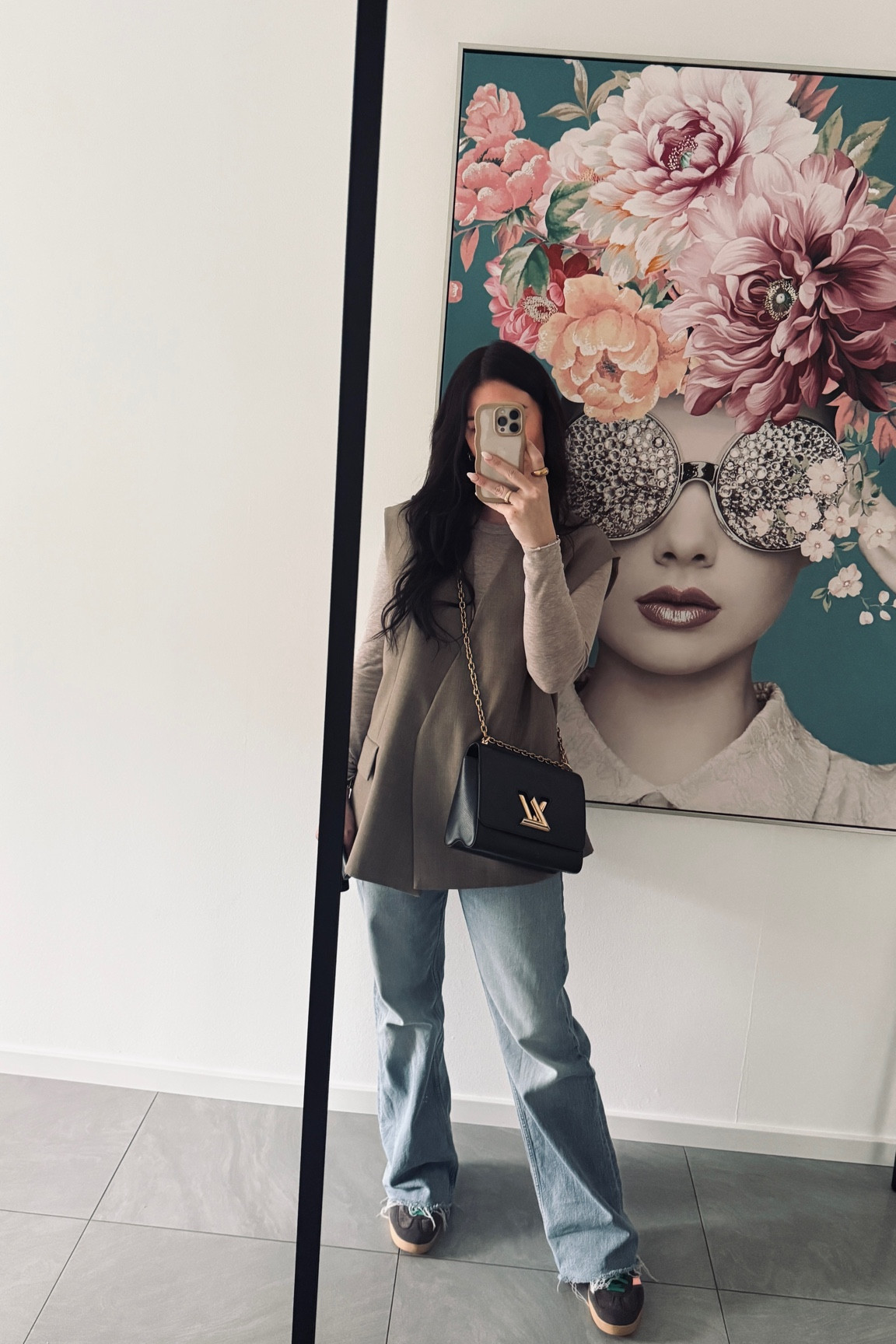 LOOK OF THE DAY🤎
Heute mal wieder meine Lieblingsweste aus dem Schrank geholt 😍

#LTKstyletip #LTKFashionMonth #LTKdeutschland