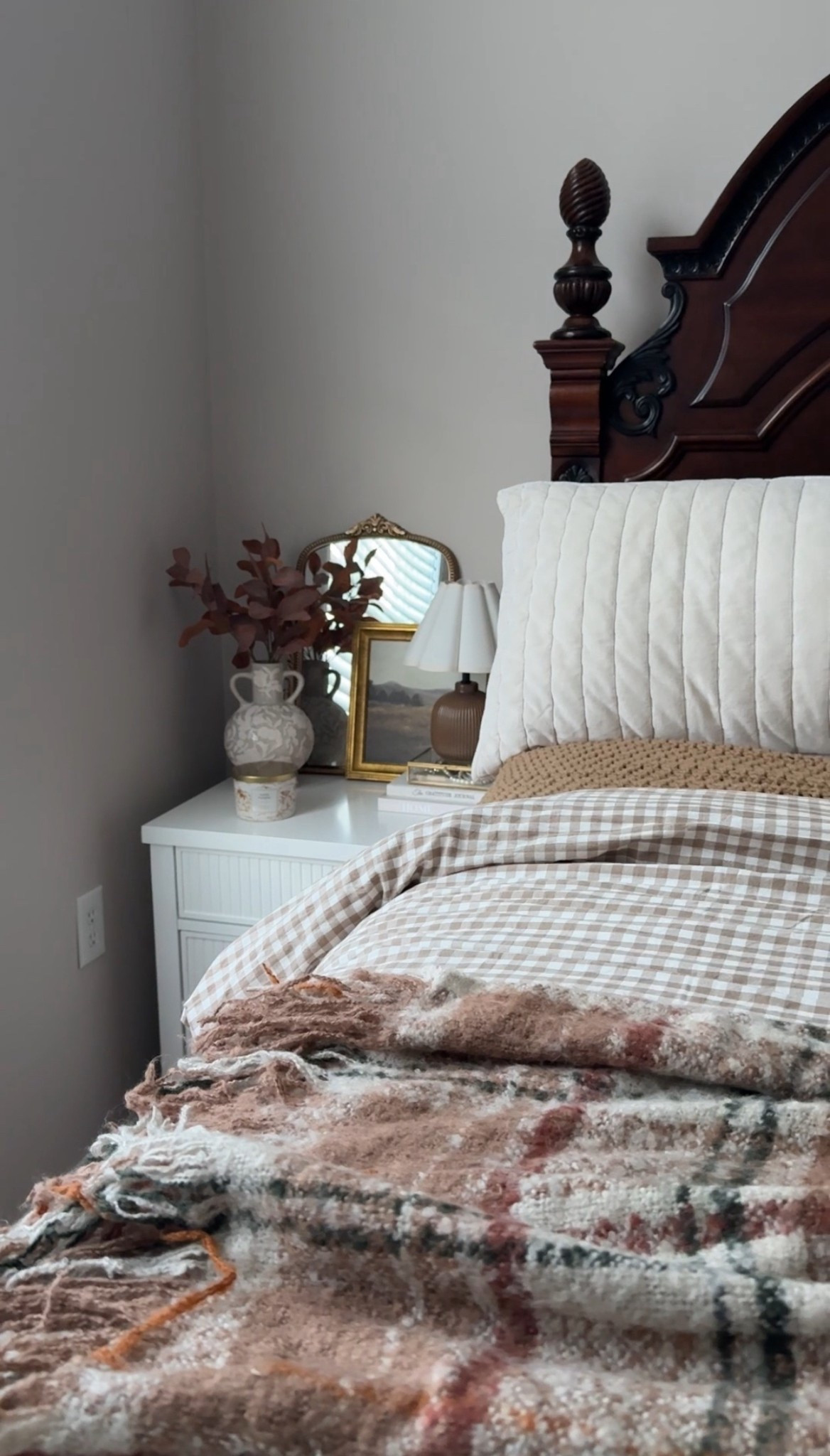 Cozy bedroom details for fall🍂🤎



#LTKSeasonal #LTKHome #LTKSaleAlert